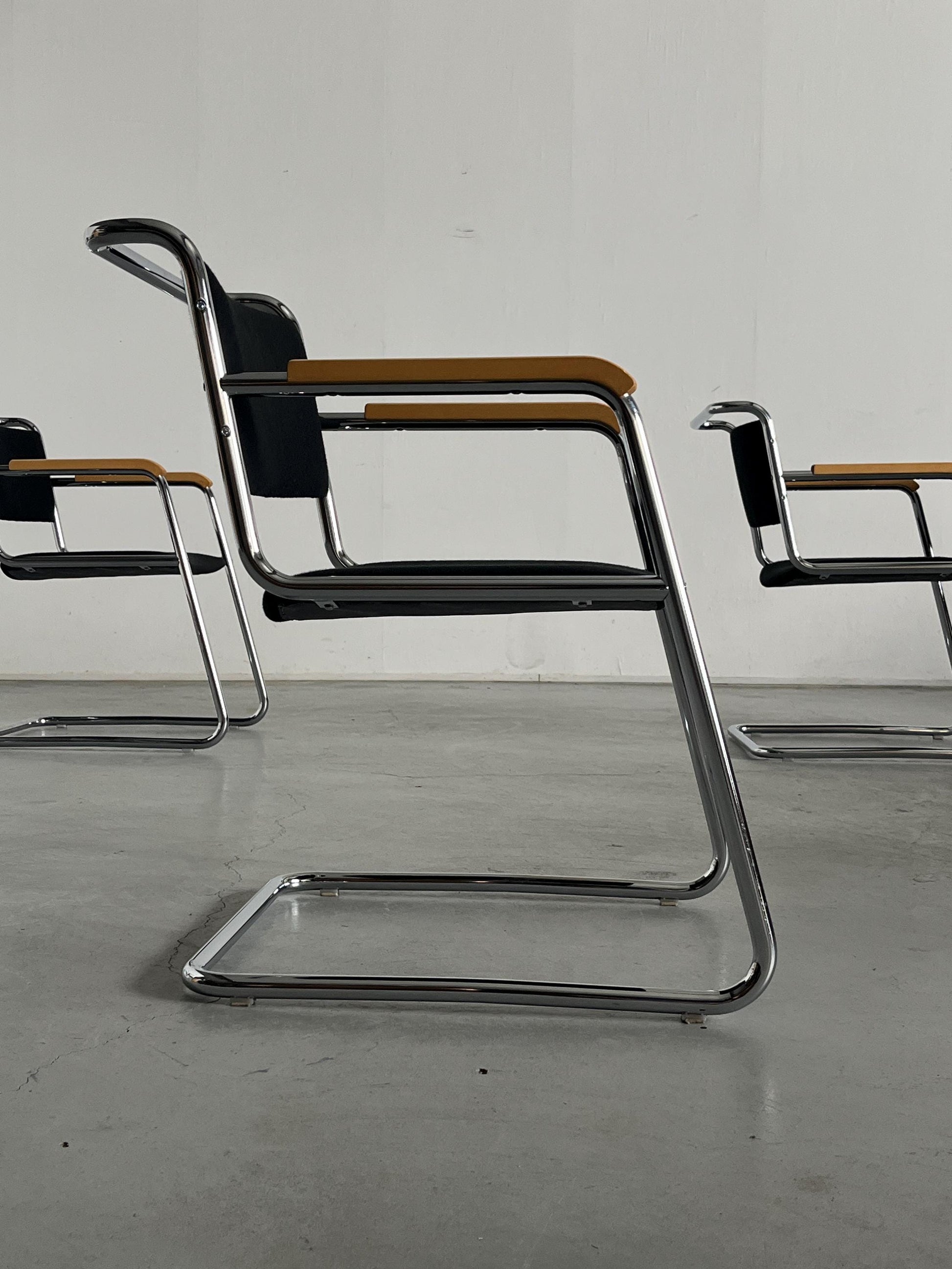 Vintage Freischwinger von L&C Stendal in Chrom, Buchenholz, Schwarz, 1970er