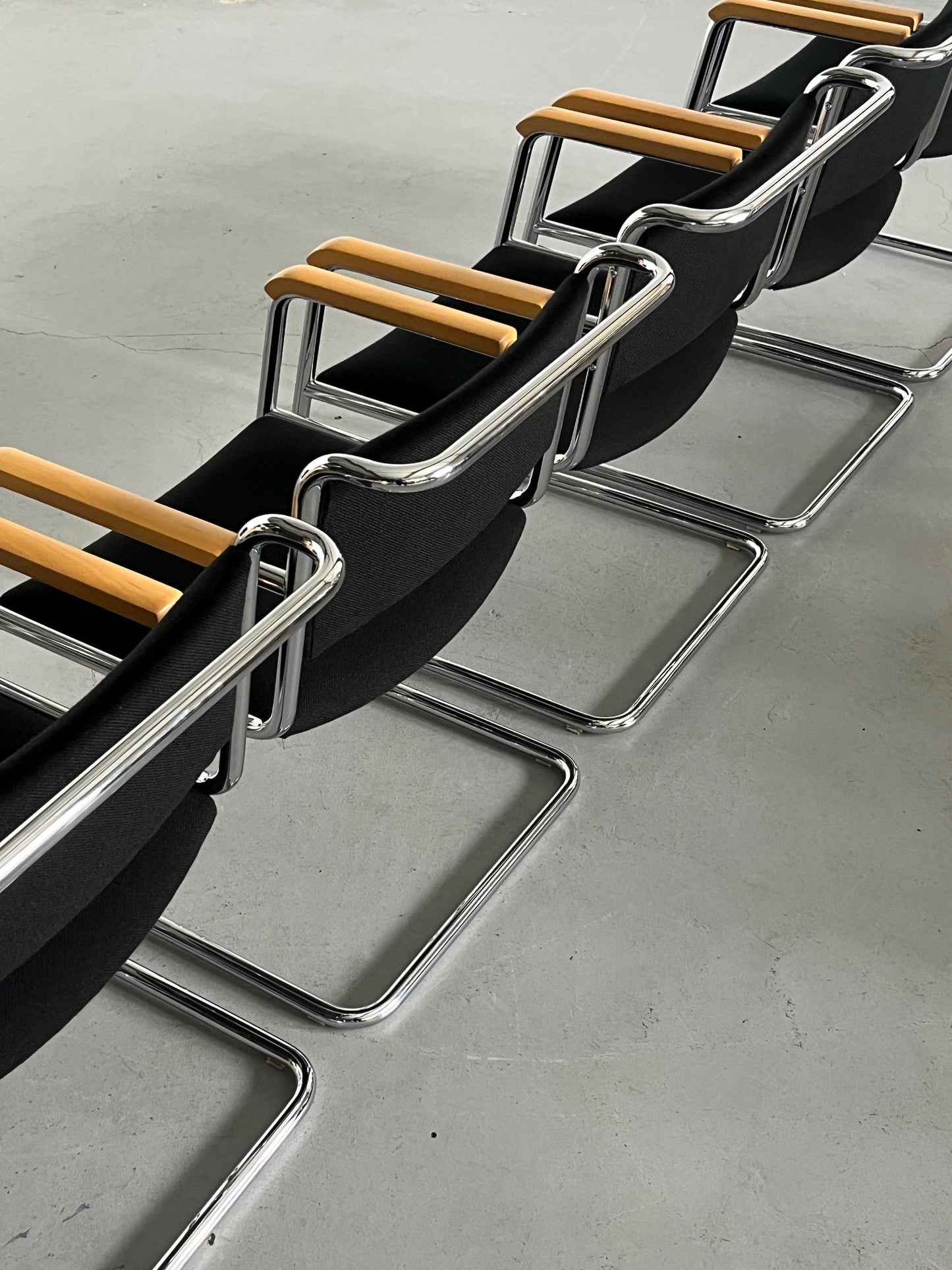 Vintage Freischwinger von L&C Stendal in Chrom, Buchenholz, Schwarz, 1970er