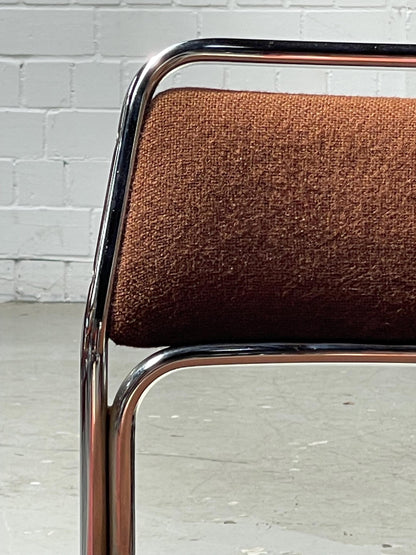 Vintage Stuhl Bauhaus stapelbar brauner Stoff verchromt von unbekannt für West-Germany