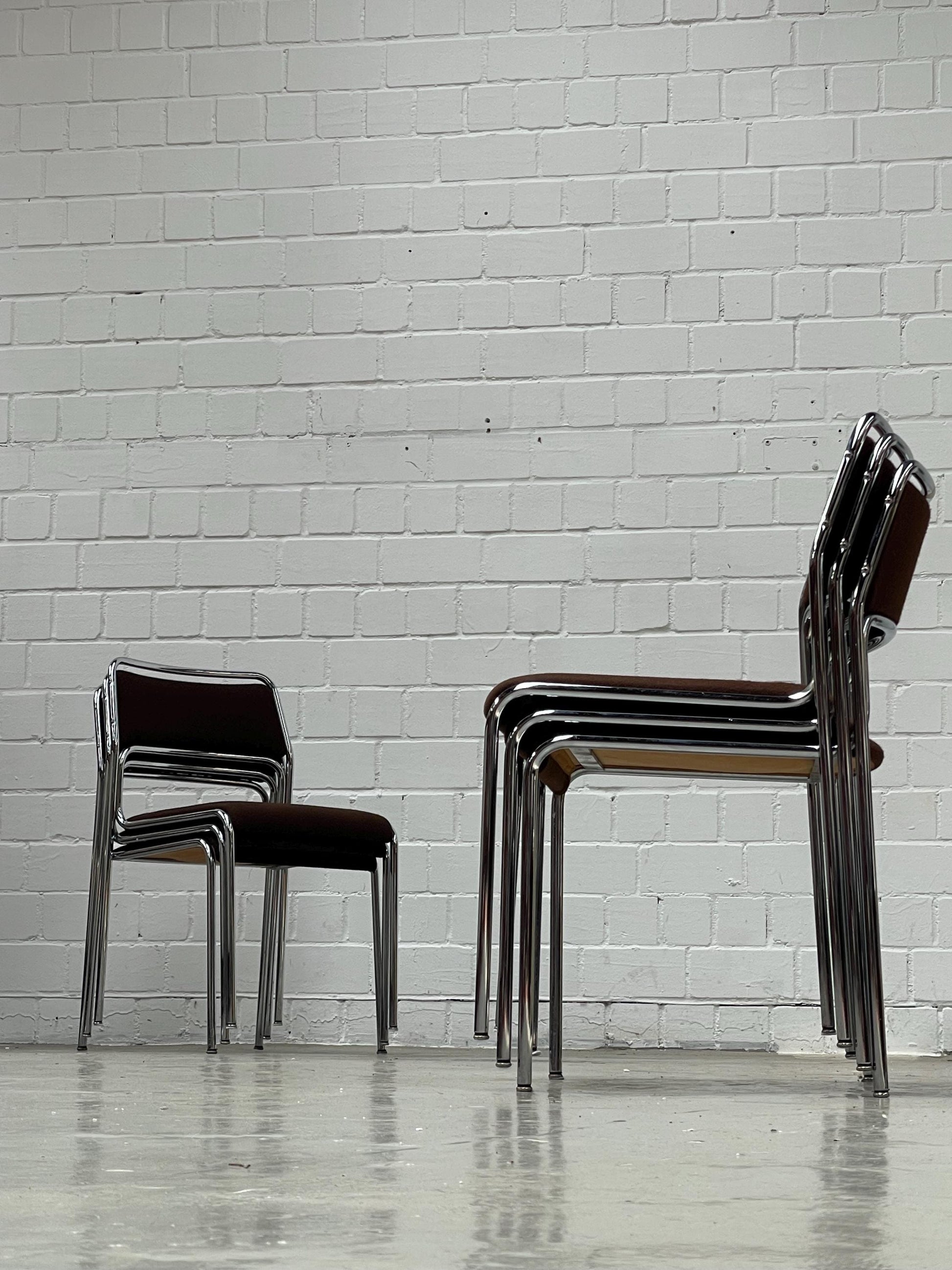 Vintage Stuhl Bauhaus stapelbar brauner Stoff verchromt von unbekannt für West-Germany