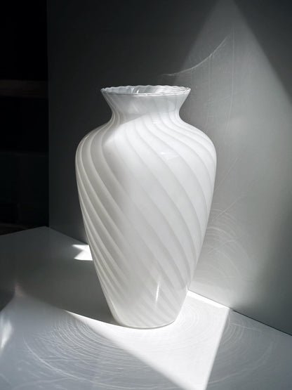 Vintage Murano Glasvase Swirl in Weiß und Rosa, Italien 1950er