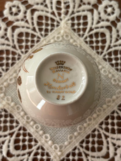 Vintage Vase von Waldershof Bavaria handbemalt mit 24 Karat Gold und Blumenmotiv