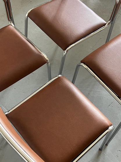 Vintage Stapelstuhl Set von 8 von Bauhaus inspiriert, italienisch, verchromt, Kunstleder, 1980er