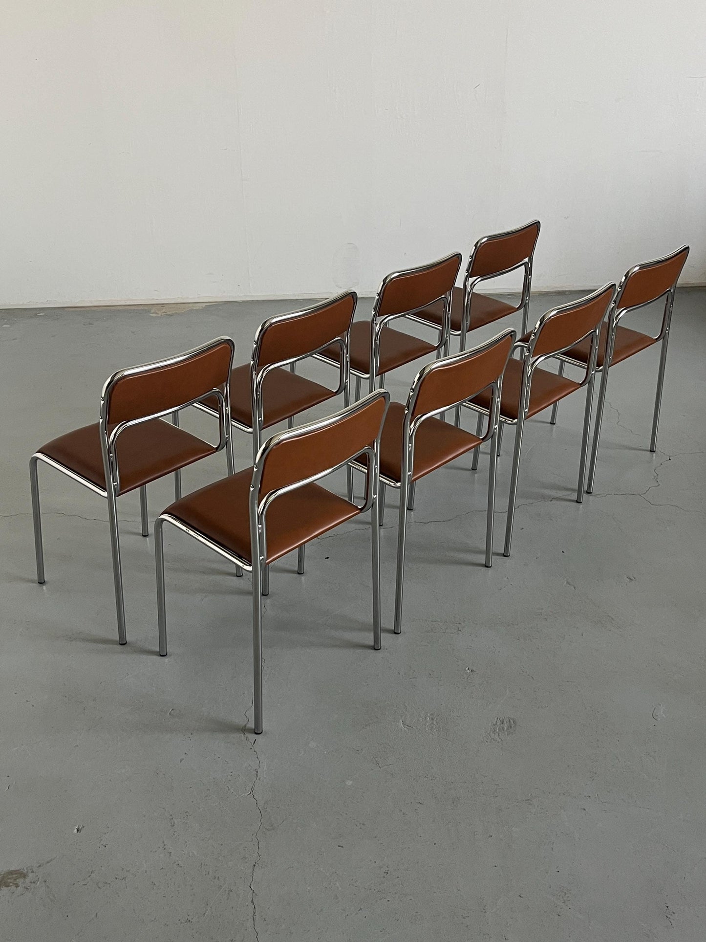 Vintage Stapelstuhl Set von 8 von Bauhaus inspiriert, italienisch, verchromt, Kunstleder, 1980er