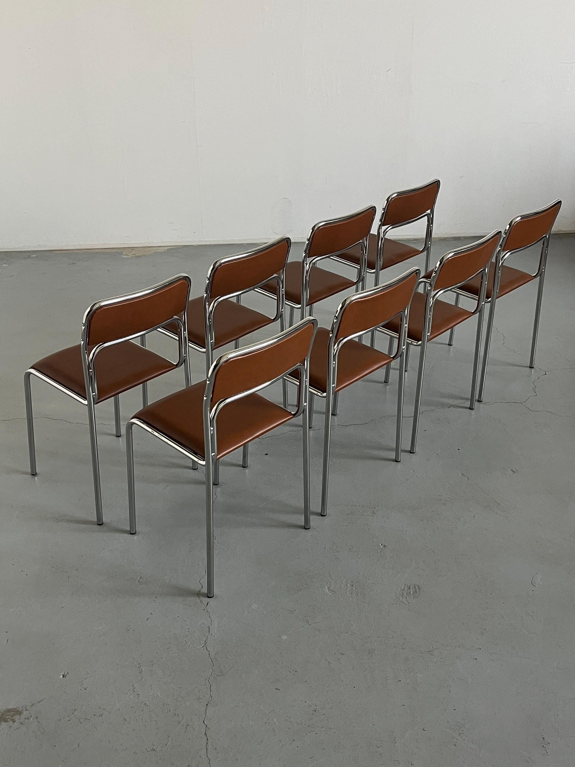 Vintage Stapelstuhl Set von 8 von Bauhaus inspiriert, italienisch, verchromt, Kunstleder, 1980er