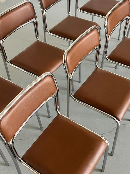 Vintage Stapelstuhl Set von 8 von Bauhaus inspiriert, italienisch, verchromt, Kunstleder, 1980er