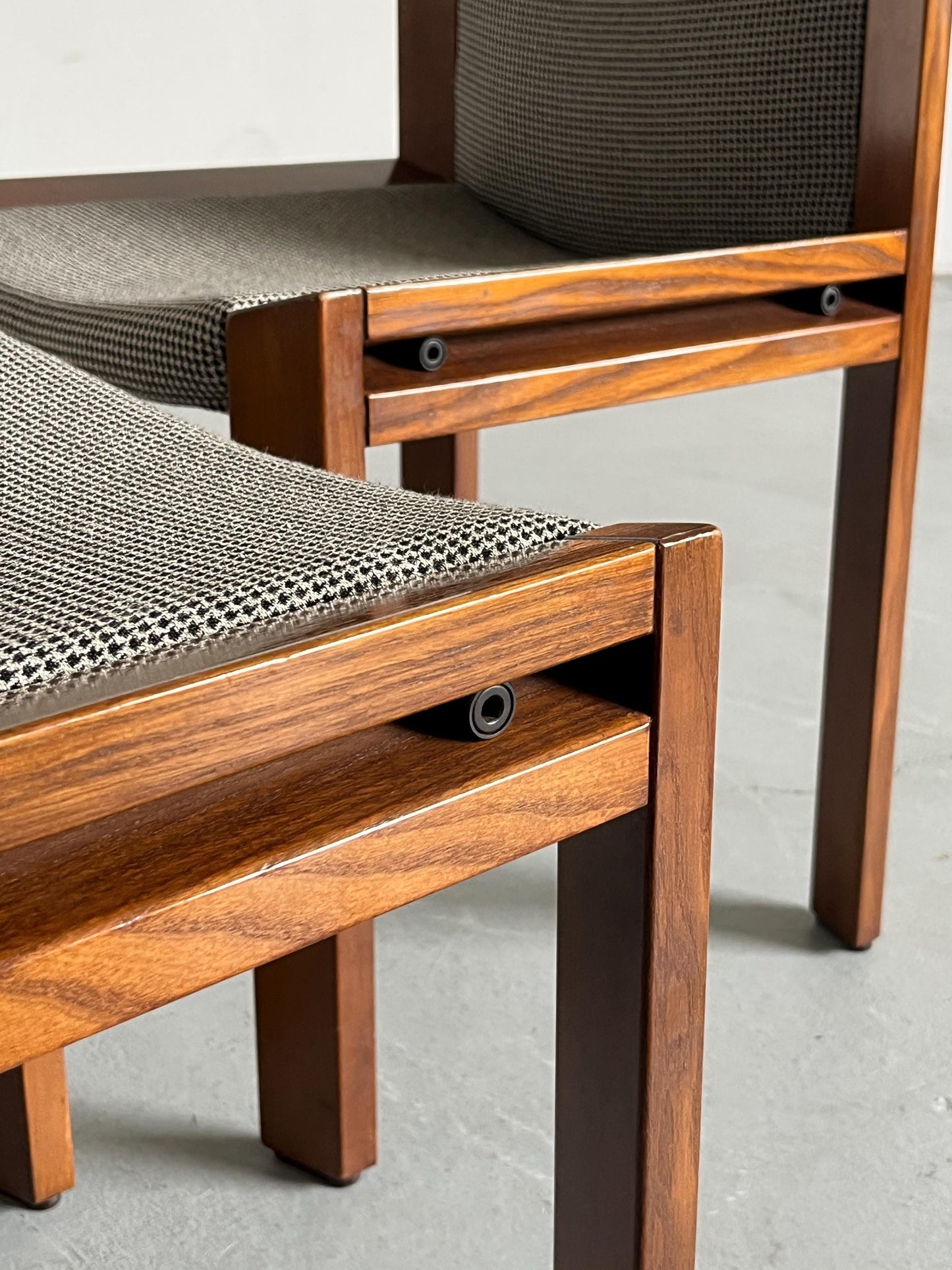 Vintage Stuhl Model 300 von Joe Colombo für Pozzi Eiche Hahnentritt Set von 4