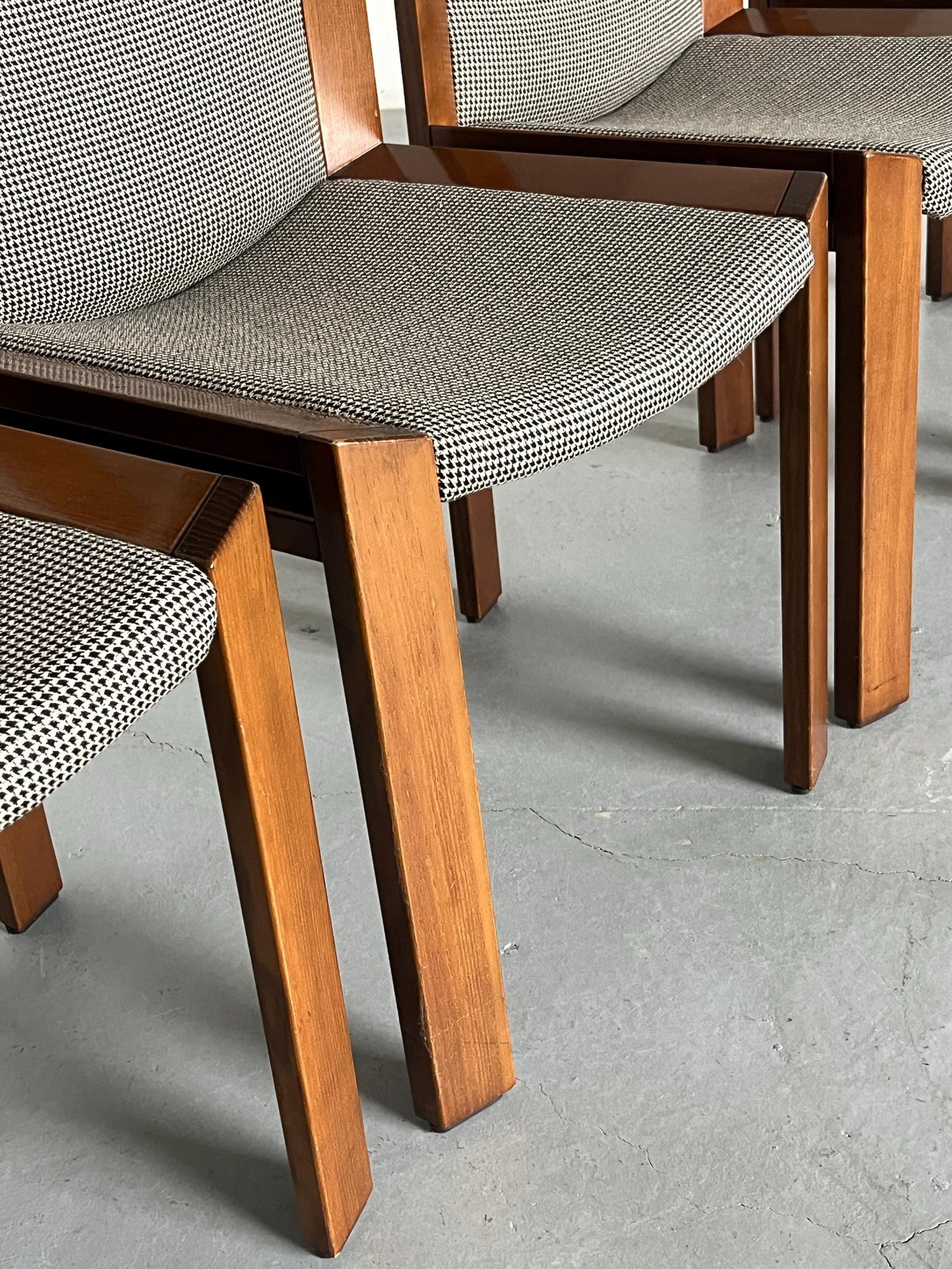 Vintage Stuhl Model 300 von Joe Colombo für Pozzi Eiche Hahnentritt Set von 4