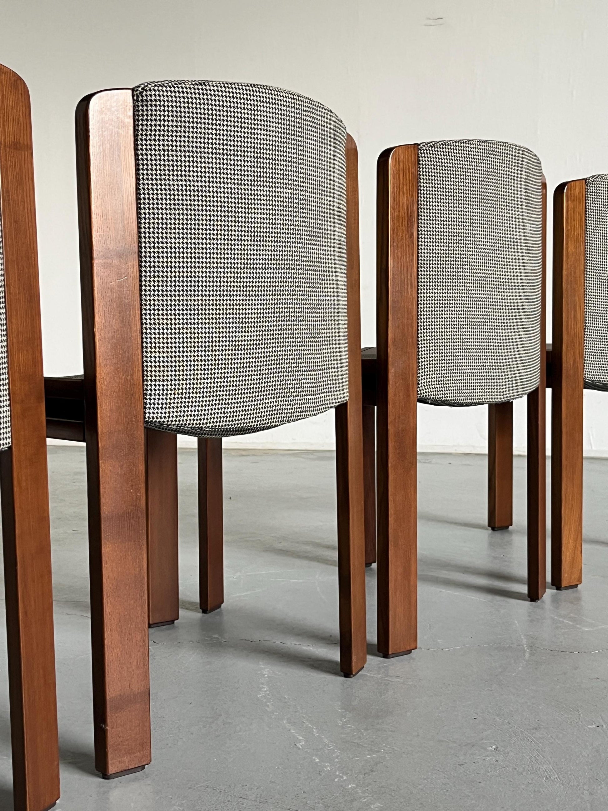 Vintage Stuhl Model 300 von Joe Colombo für Pozzi Eiche Hahnentritt Set von 4