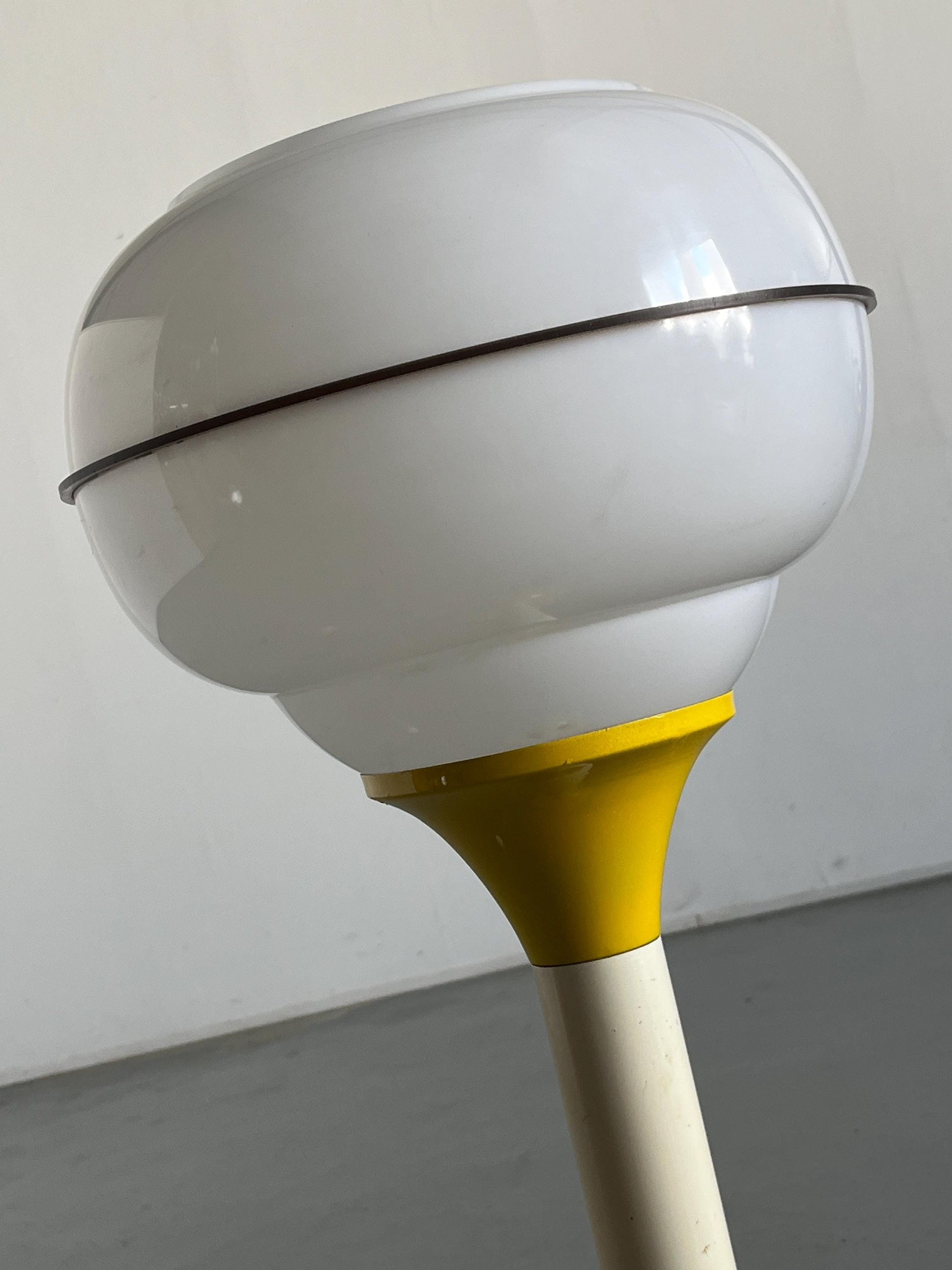 Vintage Stehlampe Space Age Gelb und Weiß Kunststoff Metall Glas 1970er