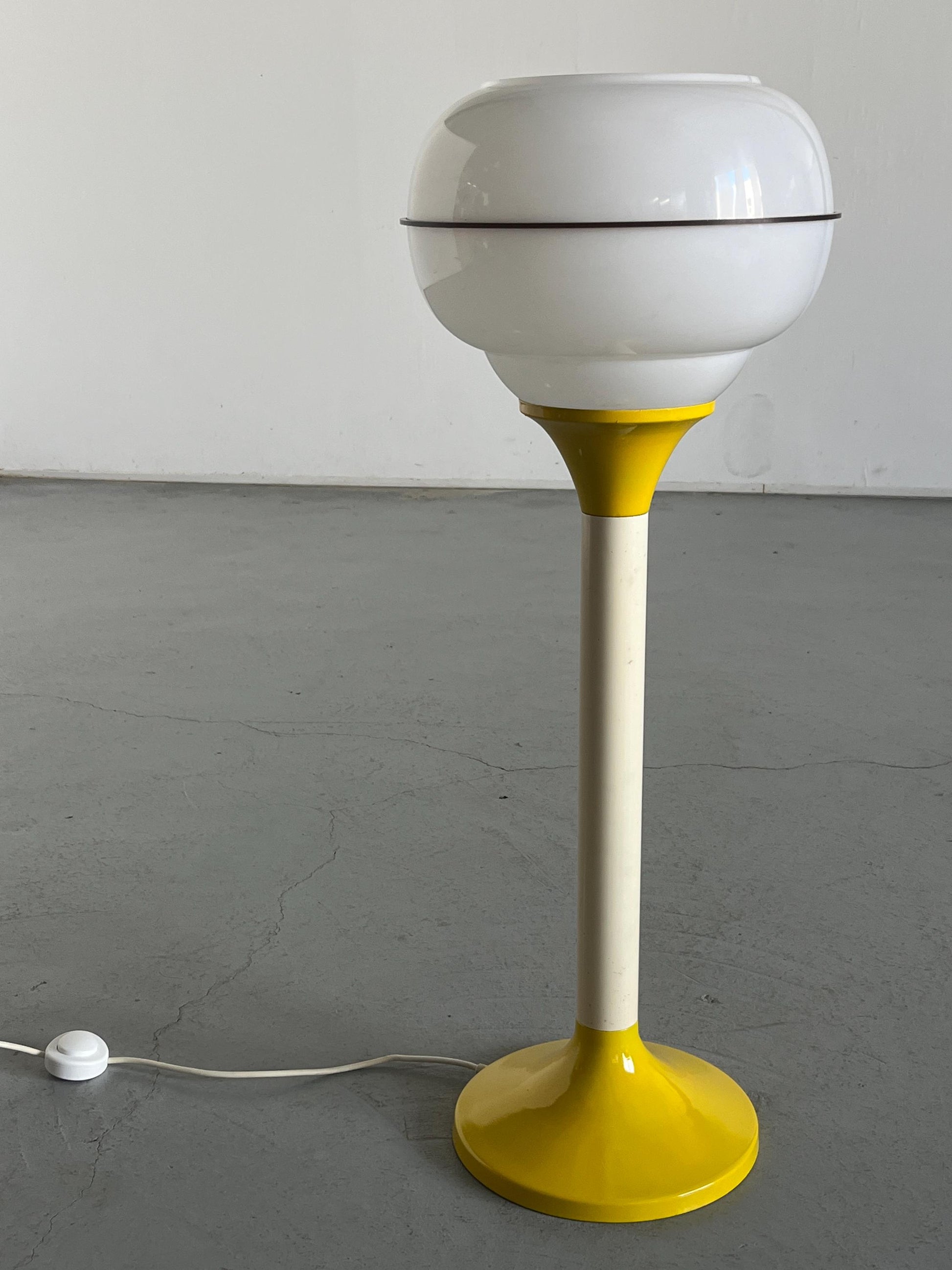 Vintage Stehlampe Space Age Gelb und Weiß Kunststoff Metall Glas 1970er