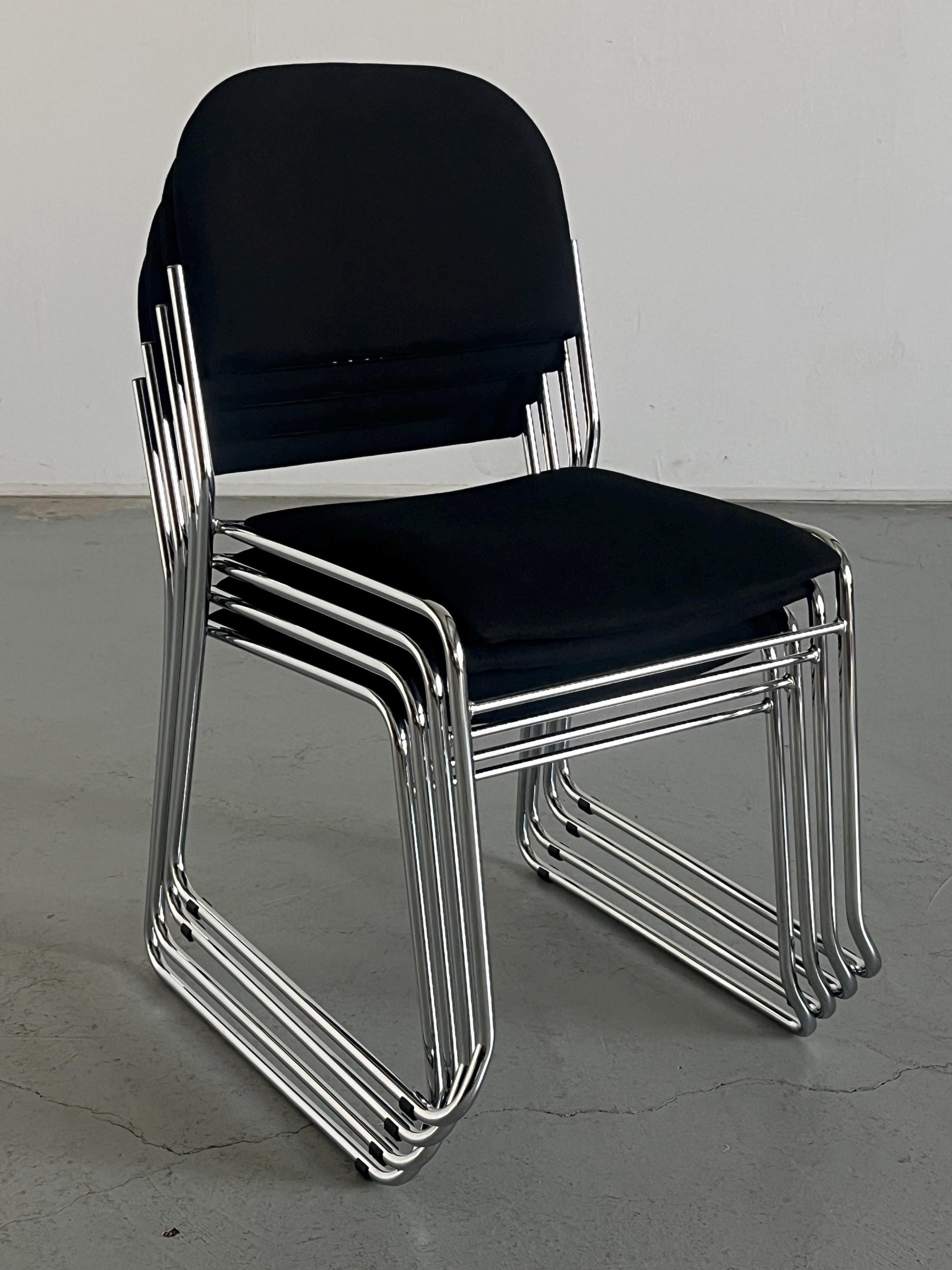 Vintage Minimalistischer Essstuhl Schwarz Chromstahl stapelbar Italien 1990er Set von 4
