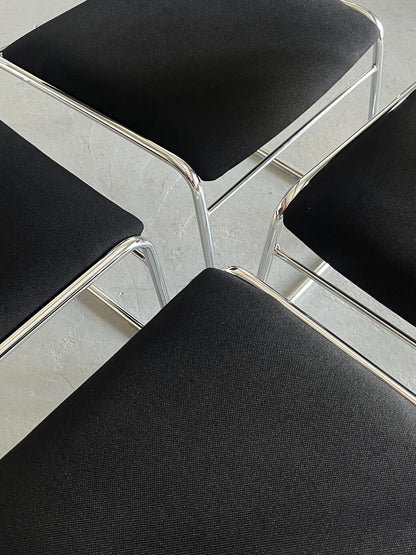 Vintage Minimalistischer Essstuhl Schwarz Chromstahl stapelbar Italien 1990er Set von 4