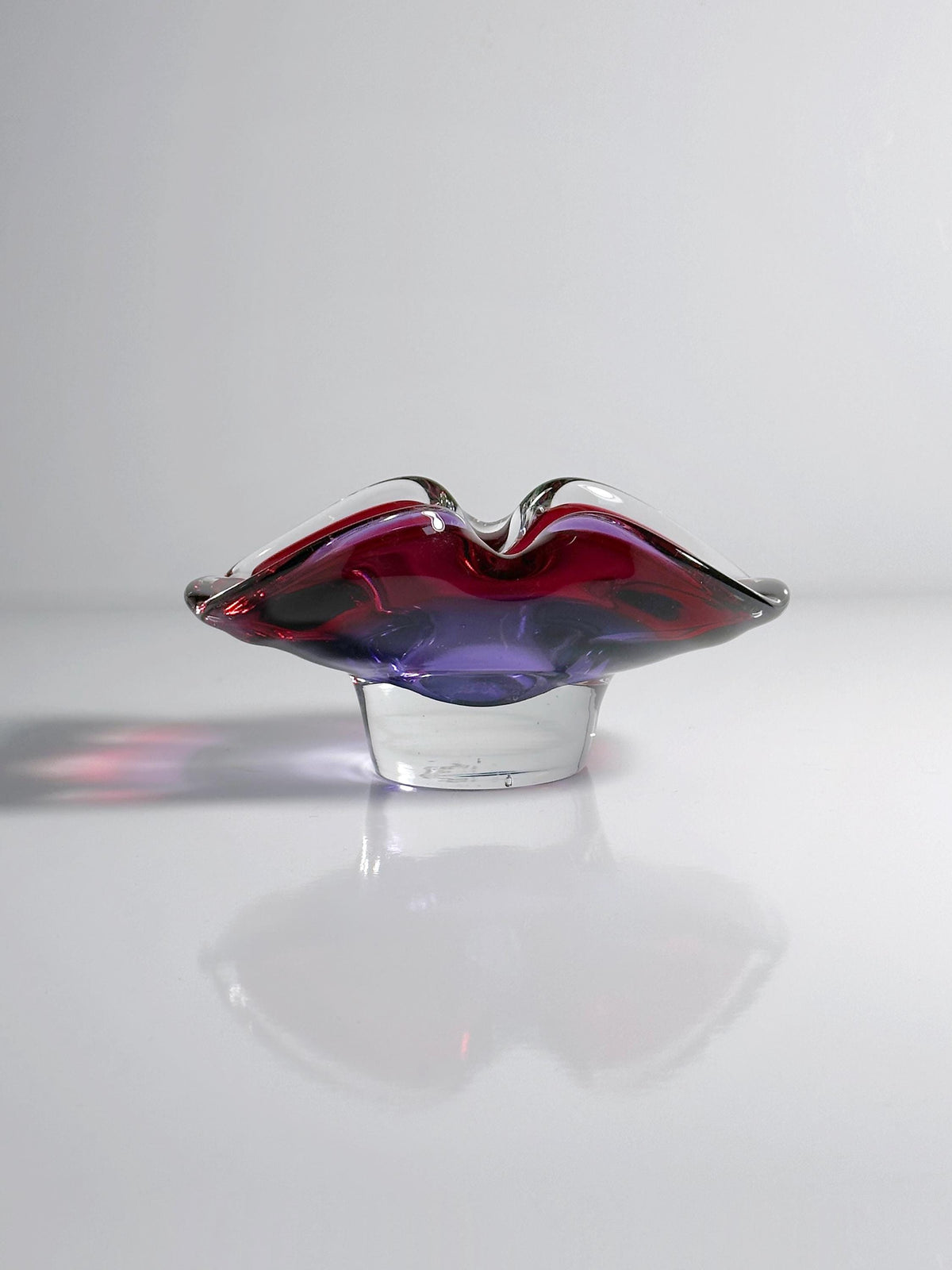 Vintage Aschenbecher Josef Hospodka für Chribska Böhmen Cranberry Violett Glas