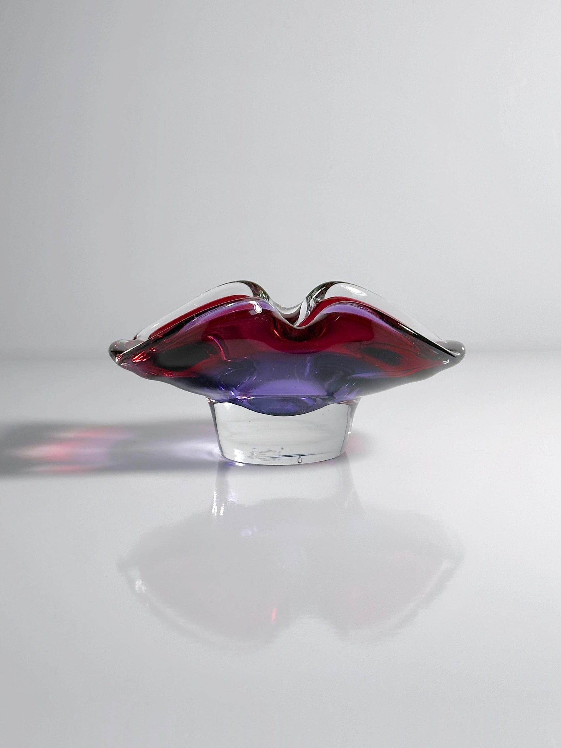 Vintage Aschenbecher Josef Hospodka für Chribska Böhmen Cranberry Violett Glas