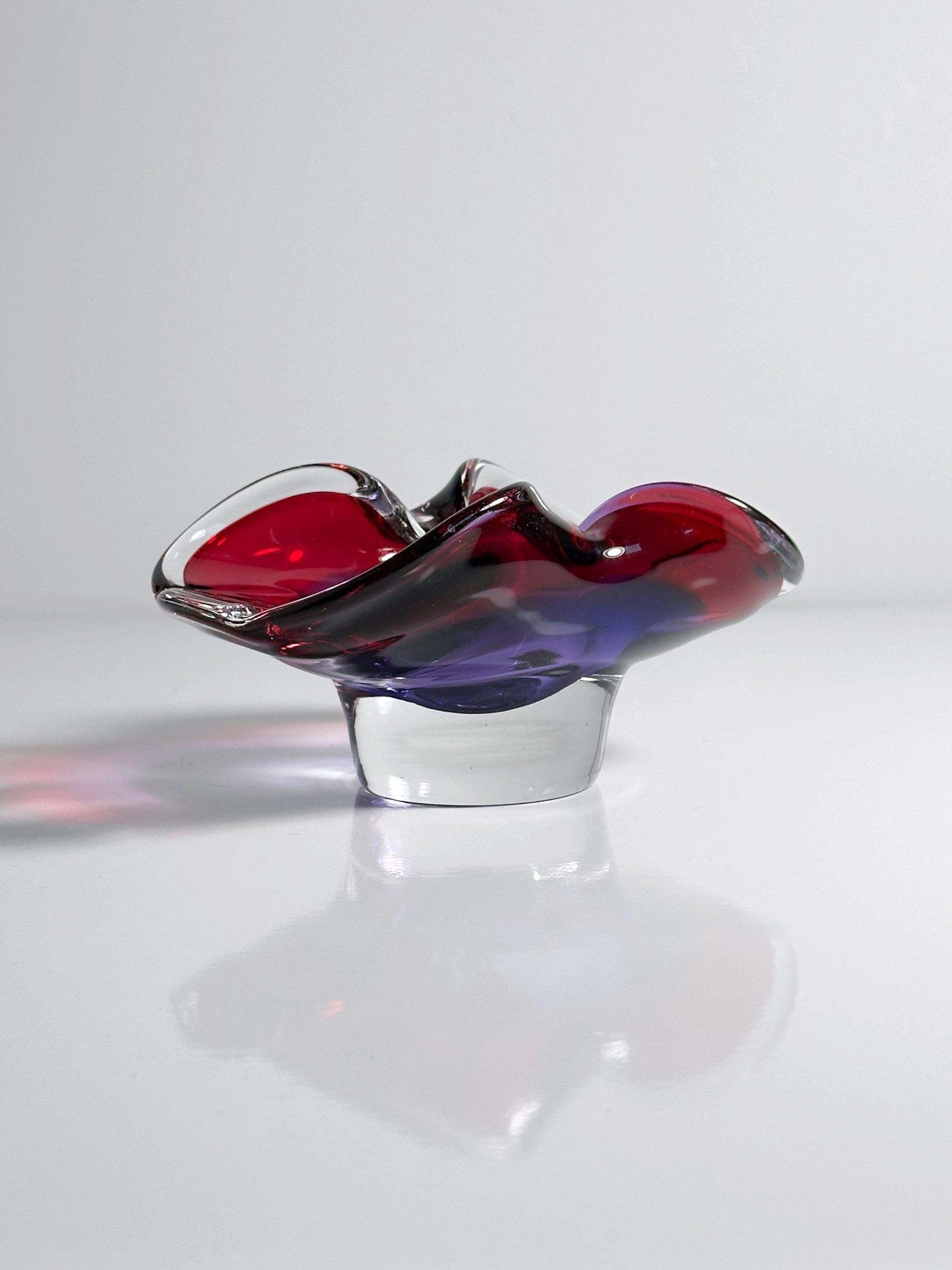 Vintage Aschenbecher Josef Hospodka für Chribska Böhmen Cranberry Violett Glas