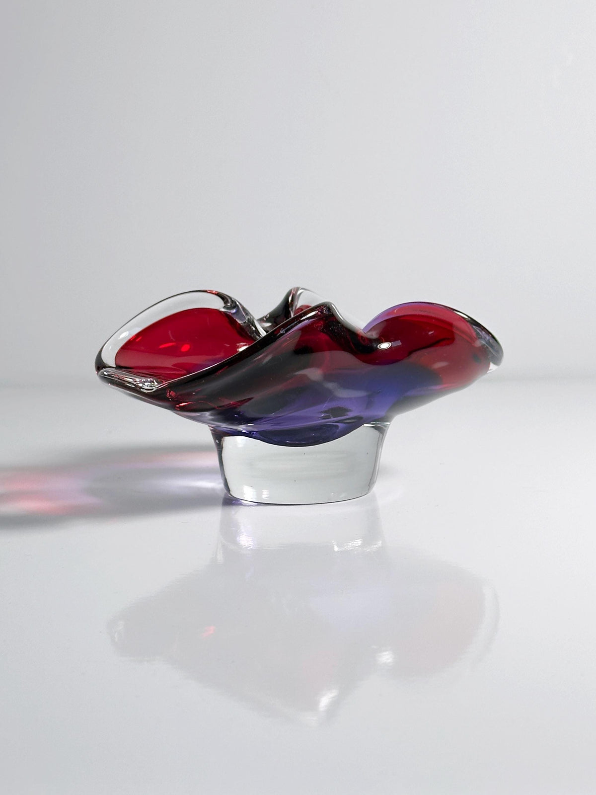 Vintage Glas-Aschenbecher von Josef Hospodka für Chřibská, Cranberry/Violett