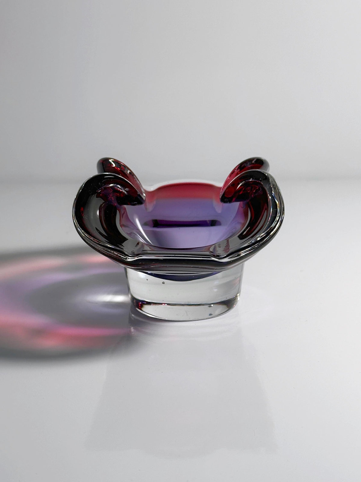 Vintage Glas-Aschenbecher von Josef Hospodka für Chřibská, Cranberry/Violett