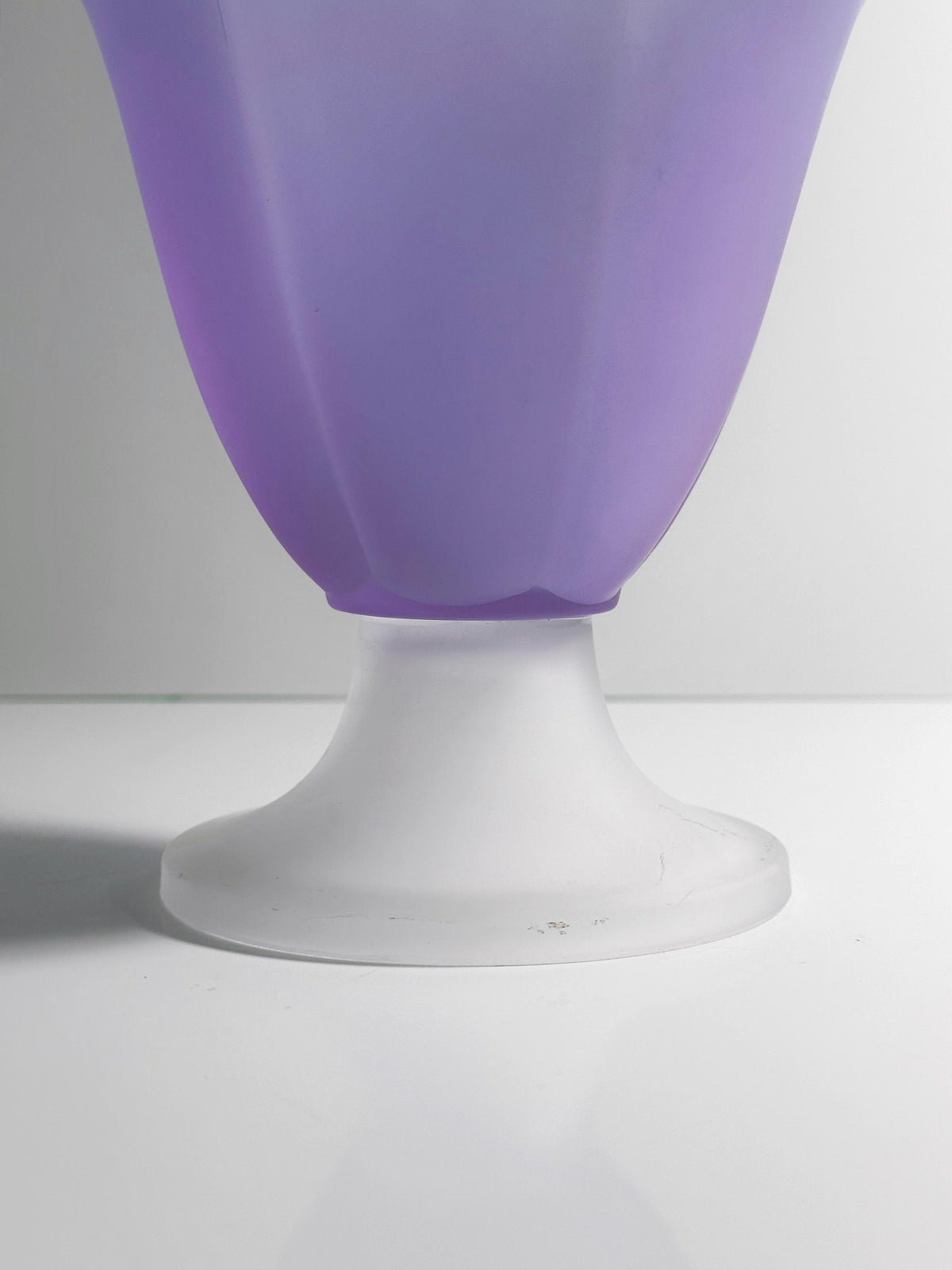 Vintage Fußschale Alexandritglas von Partylite, Farbwechsel je nach Licht, 80er, 18cm hoch