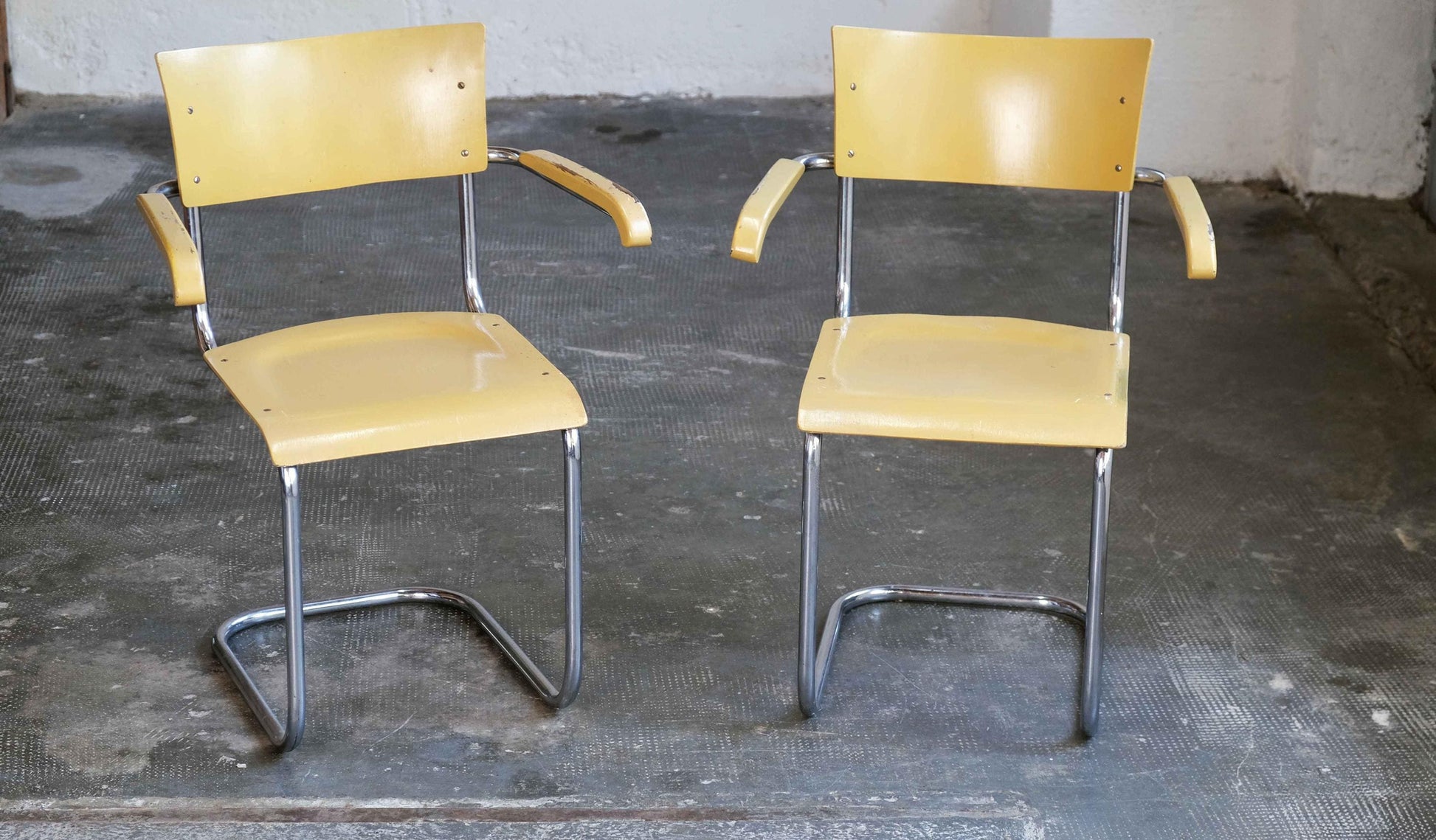 Vintage Freischwinger Set von 2 S 43F von Bauhaus in pastellgelb