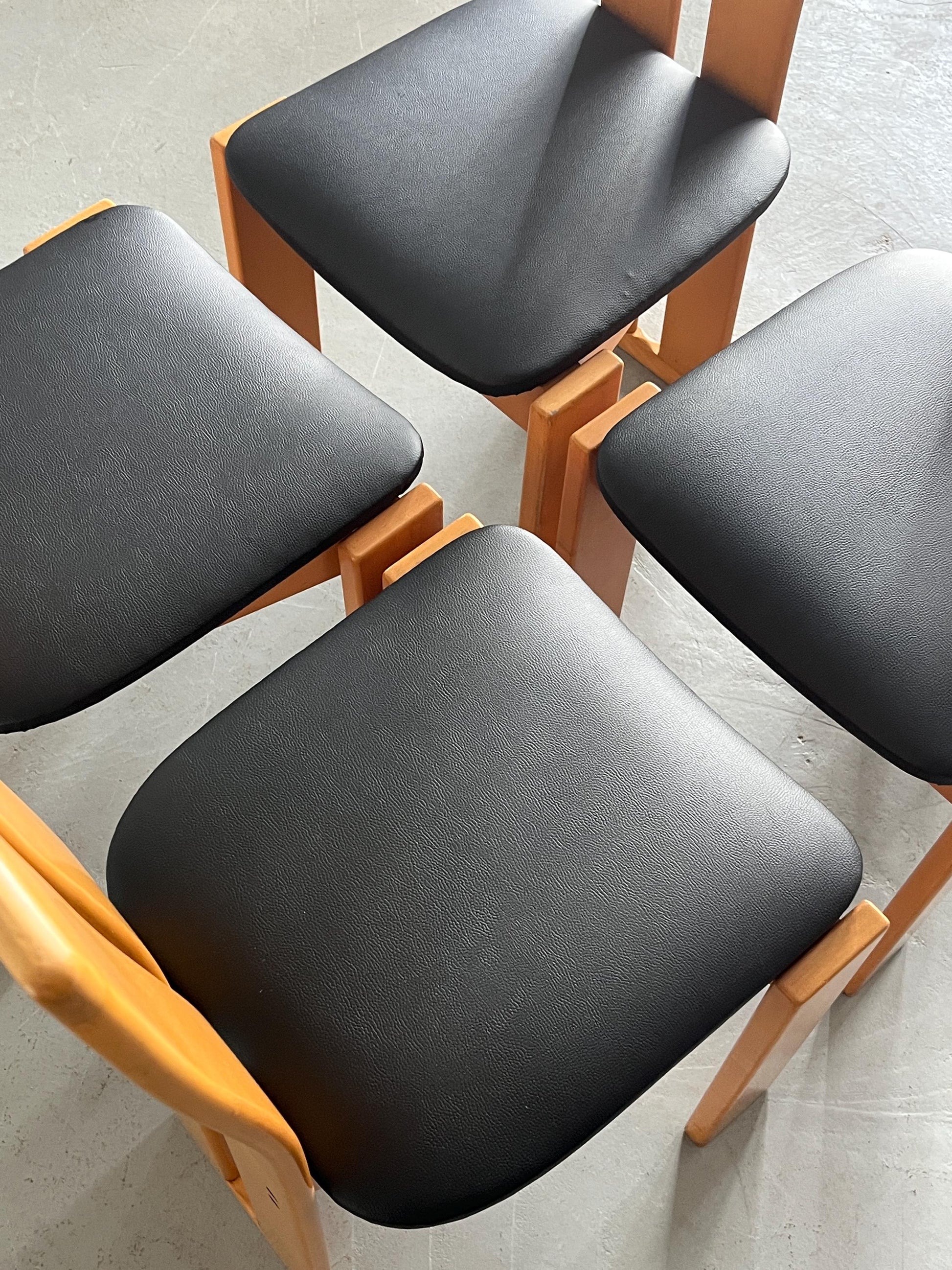 Vintage Hochlehnenstuhl Buchenholz Kunstleder im Stil von Pietro Constantini Set von 4