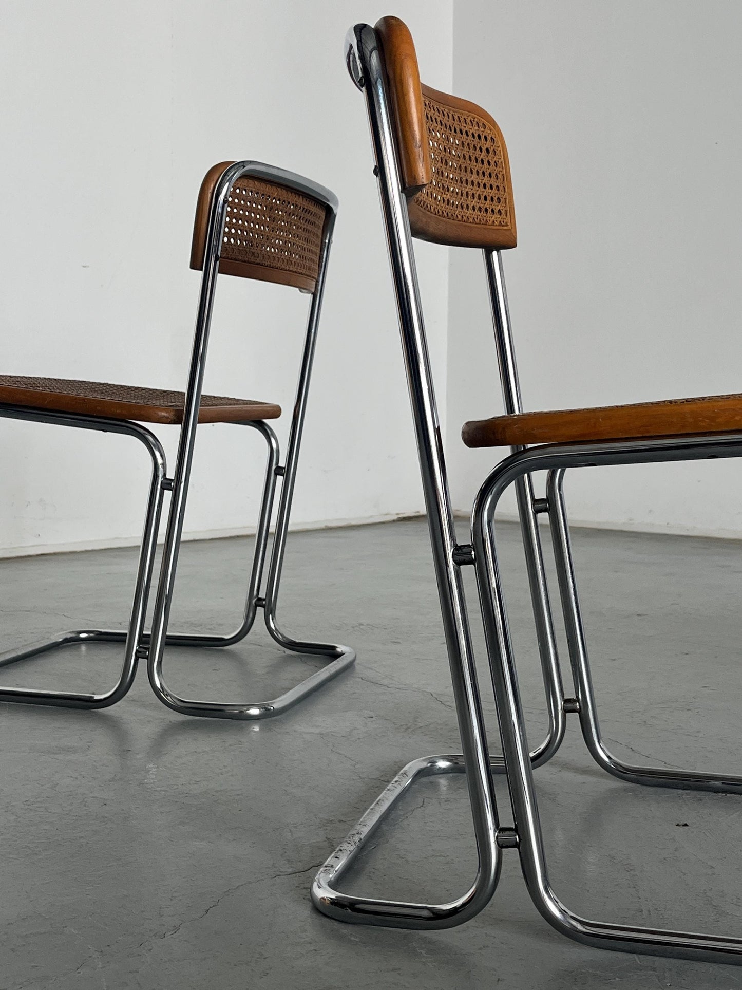 Vintage Freischwinger Essstuhl Chrom und Rohrgeflecht 1970er Italien