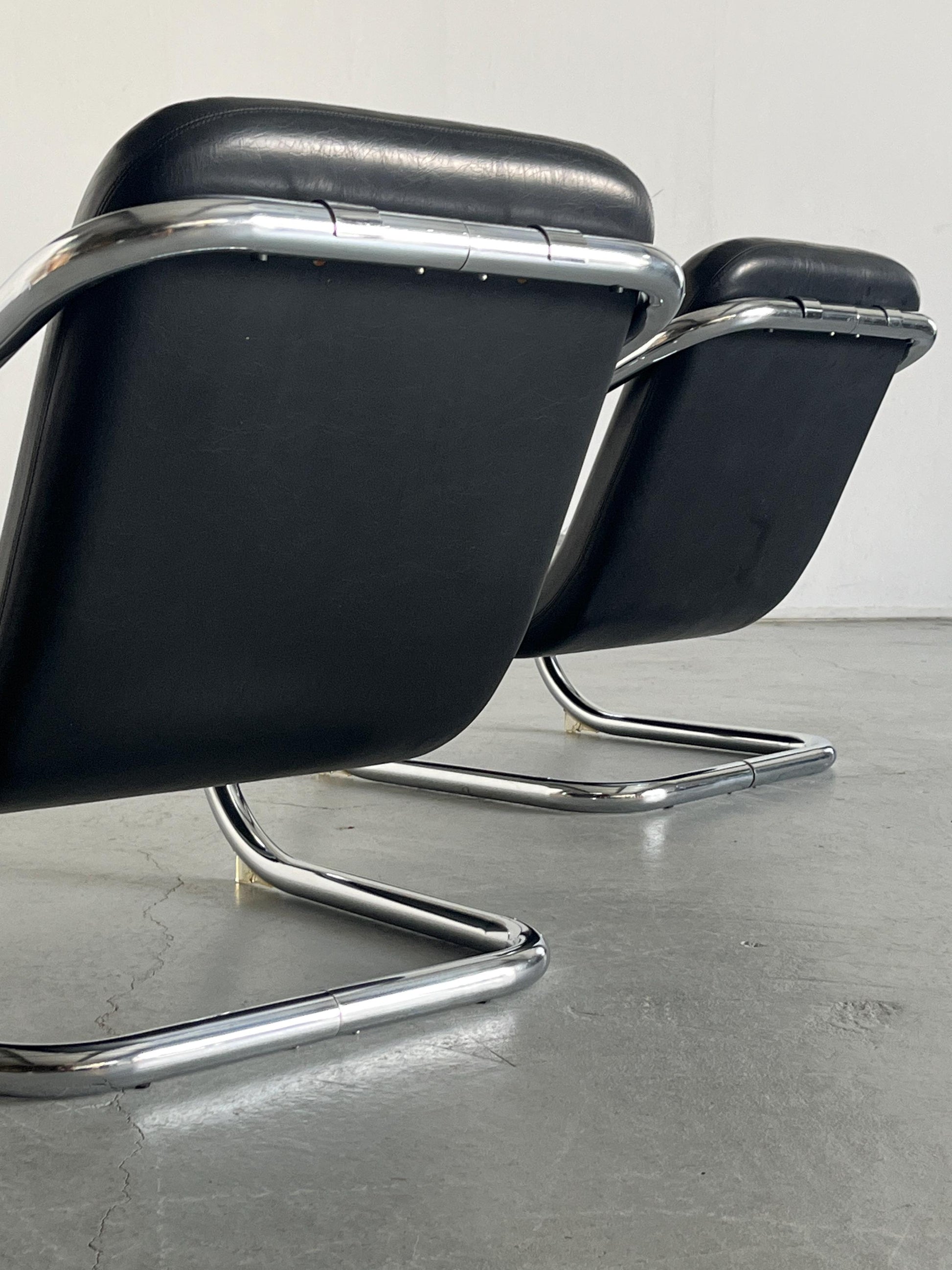 Vintage Freischwinger Armstuhl Schwarz Leder Chromstahl