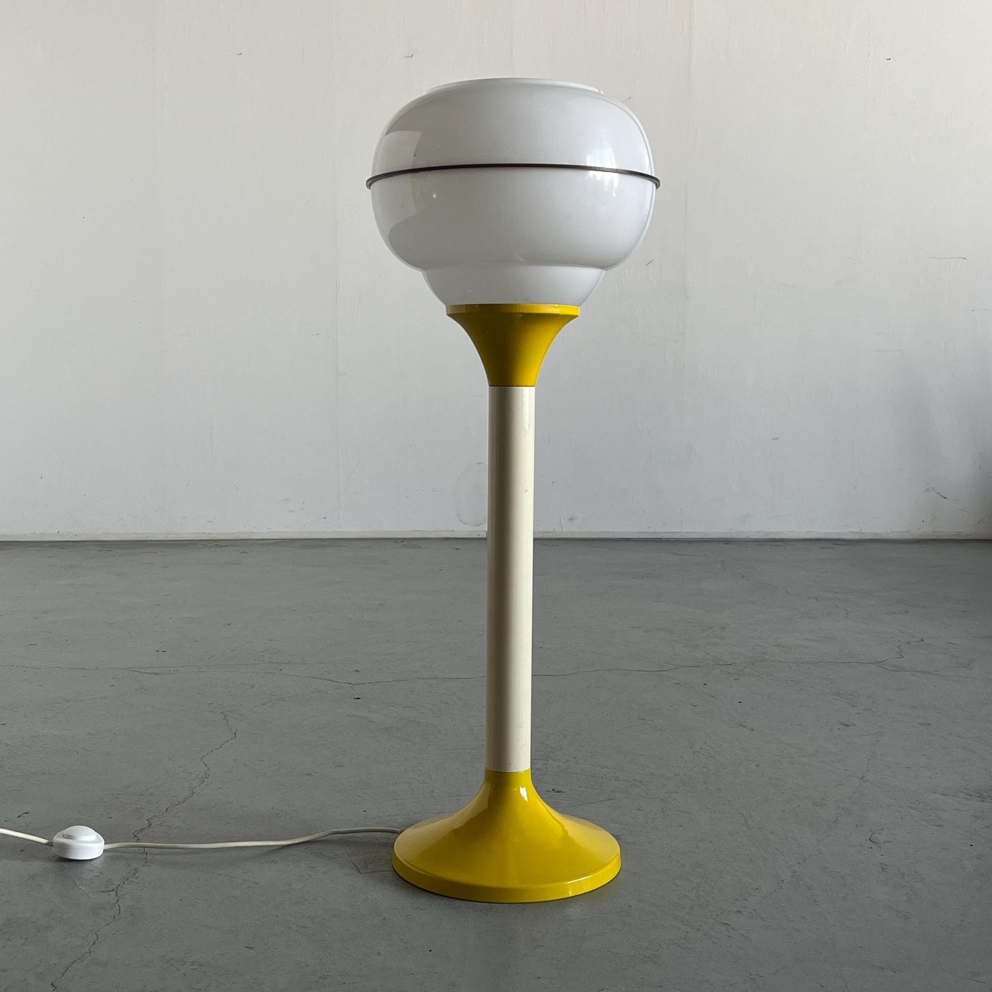 Vintage Stehlampe Space Age Gelb und Weiß Kunststoff Metall Glas 1970er