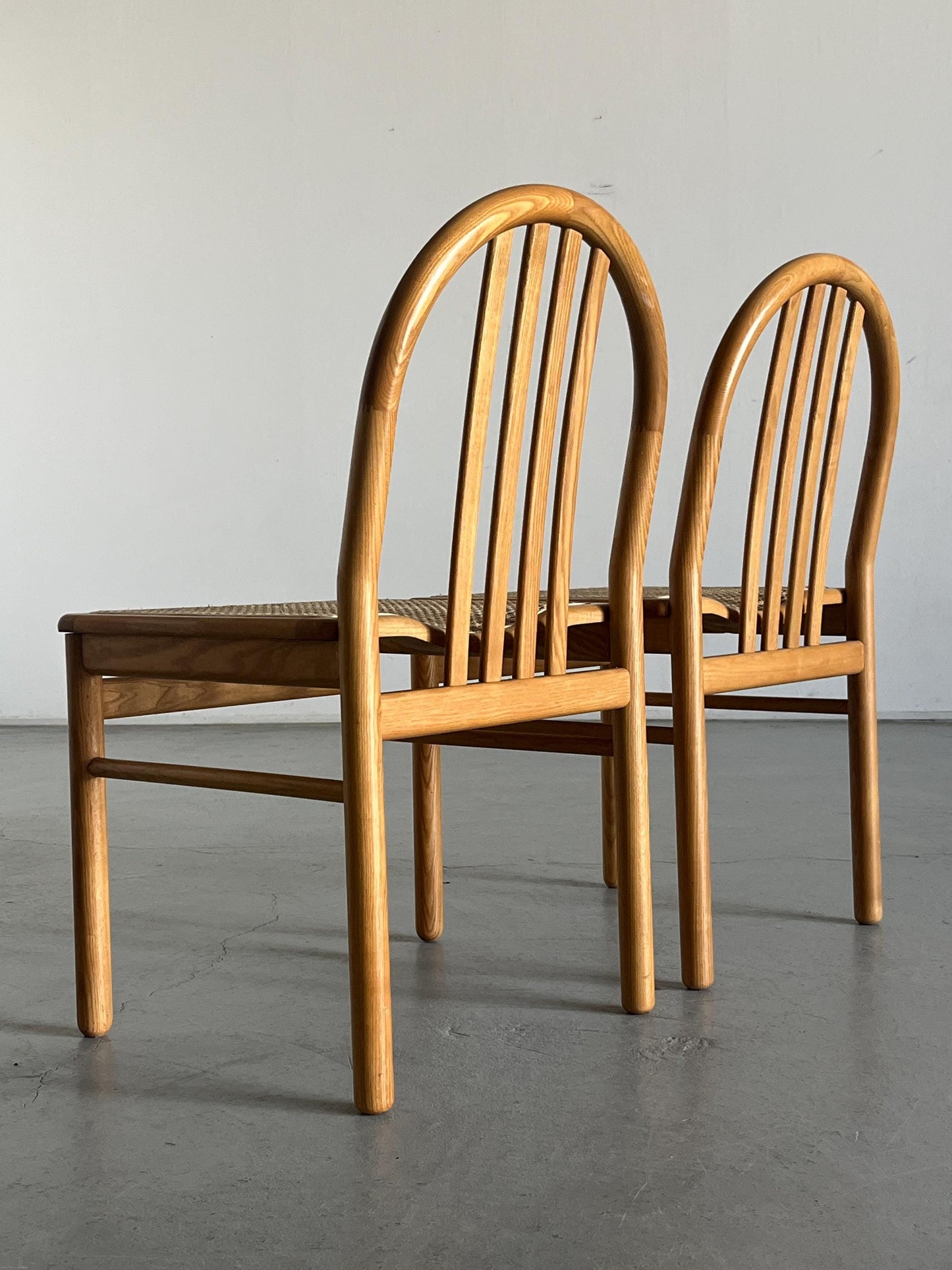 Vintage Essstuhl Holz und Rohrgeflecht Annig Sarian Stil Set von 2