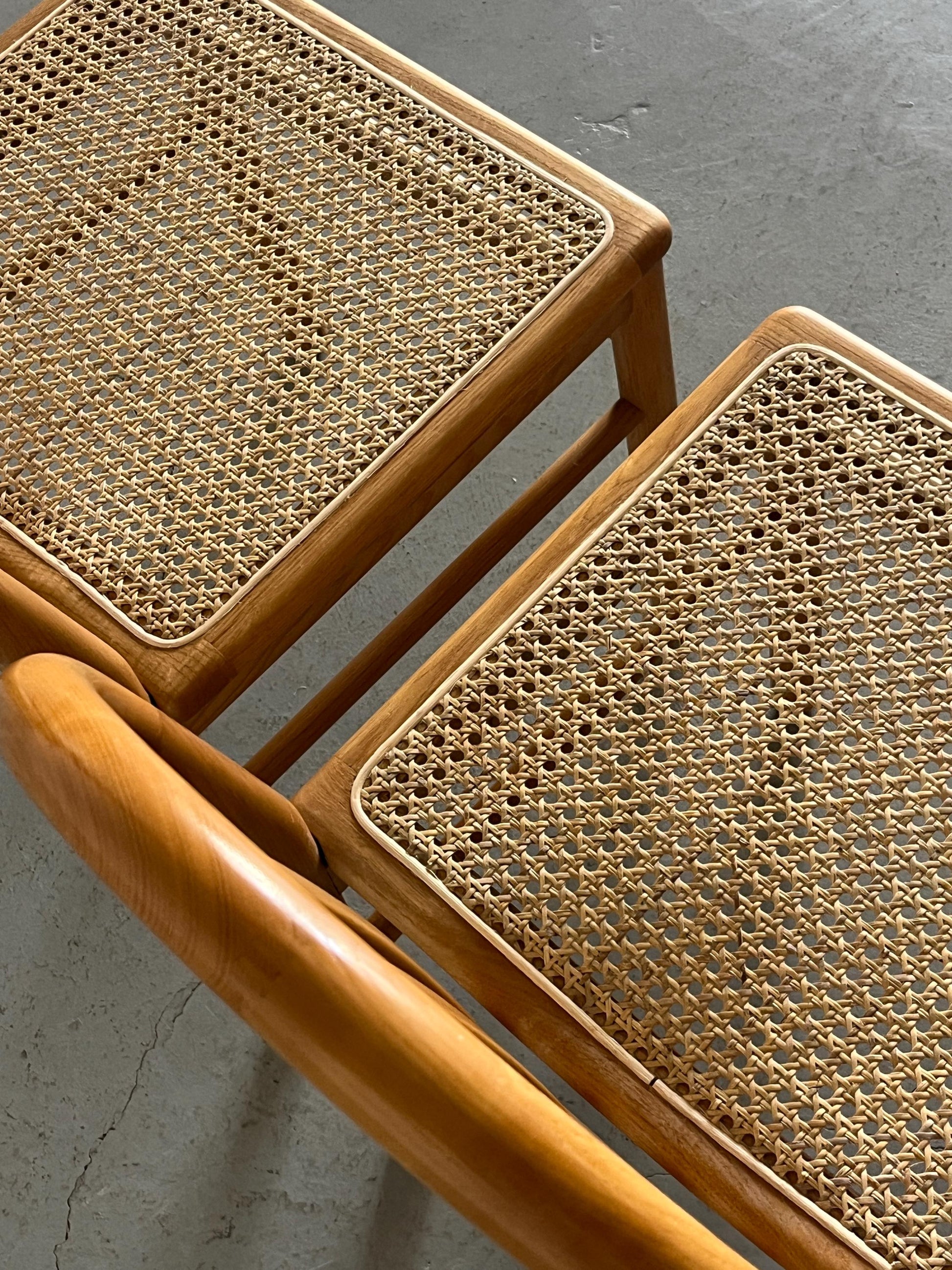 Vintage Essstuhl Holz und Rohrgeflecht Annig Sarian Stil Set von 2