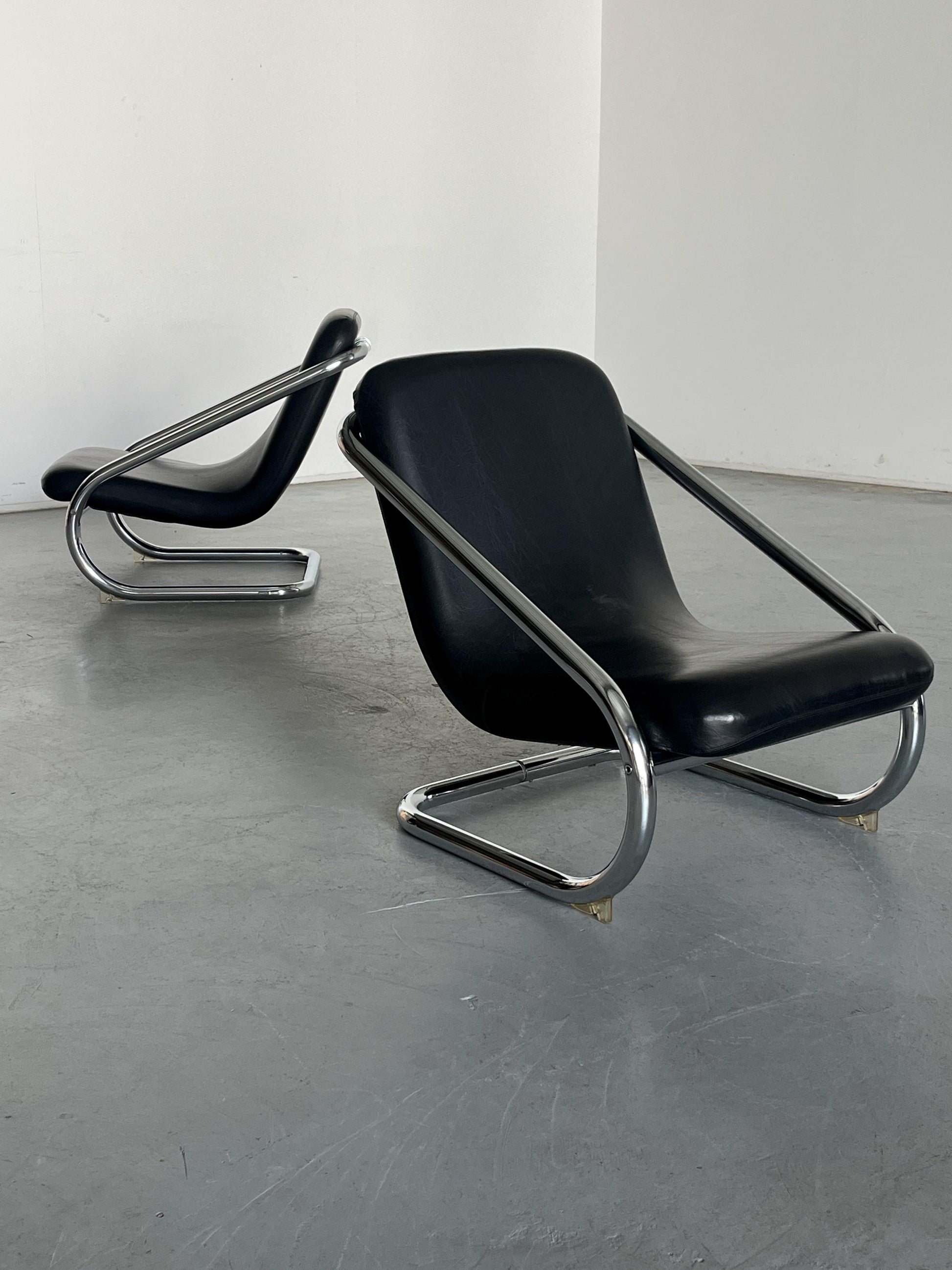 Vintage Freischwinger Armstuhl Schwarz Leder Chromstahl