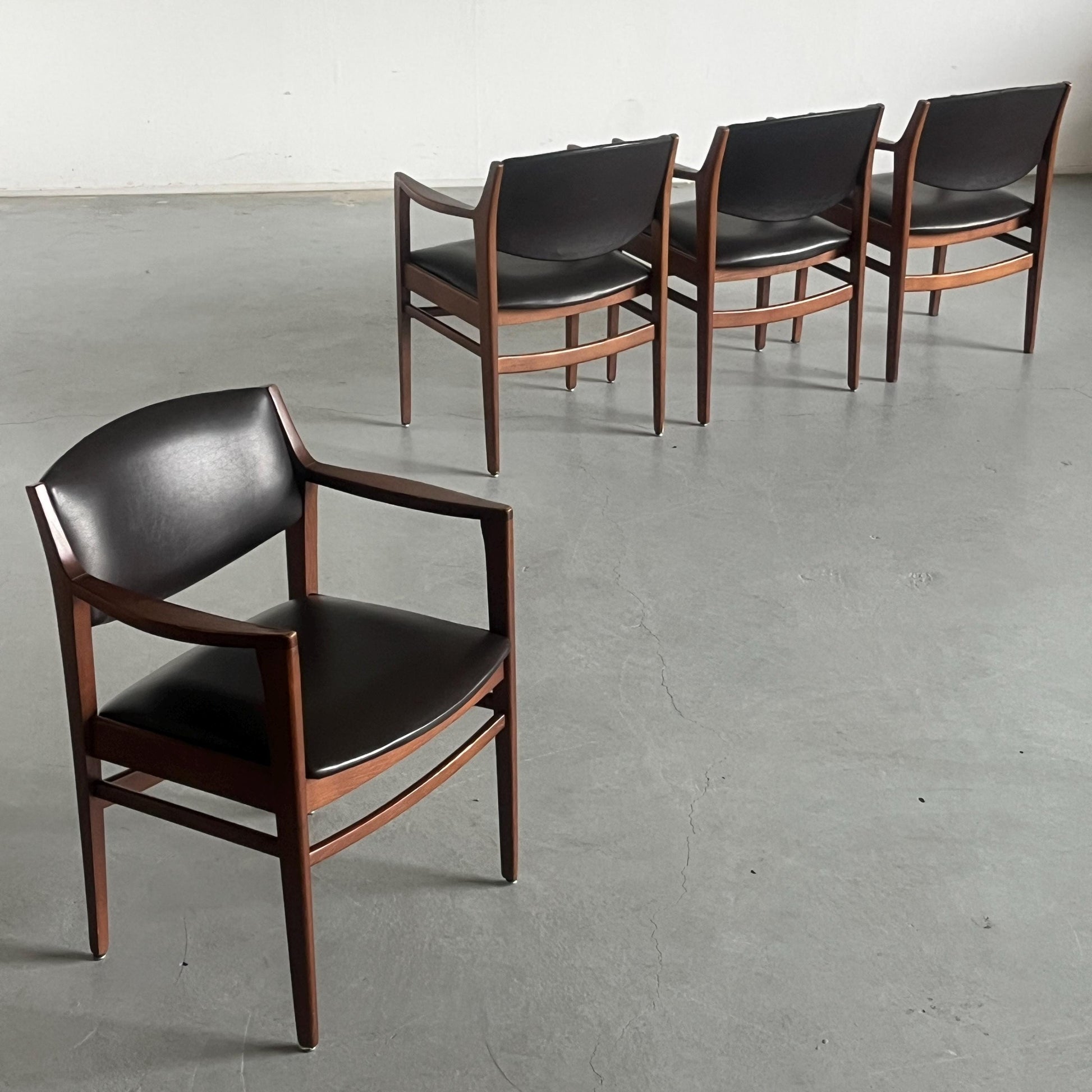 Vintage Armlehnstuhl Buchenholz Kunstleder Dunkelbraun 1970er Italien Set von 4