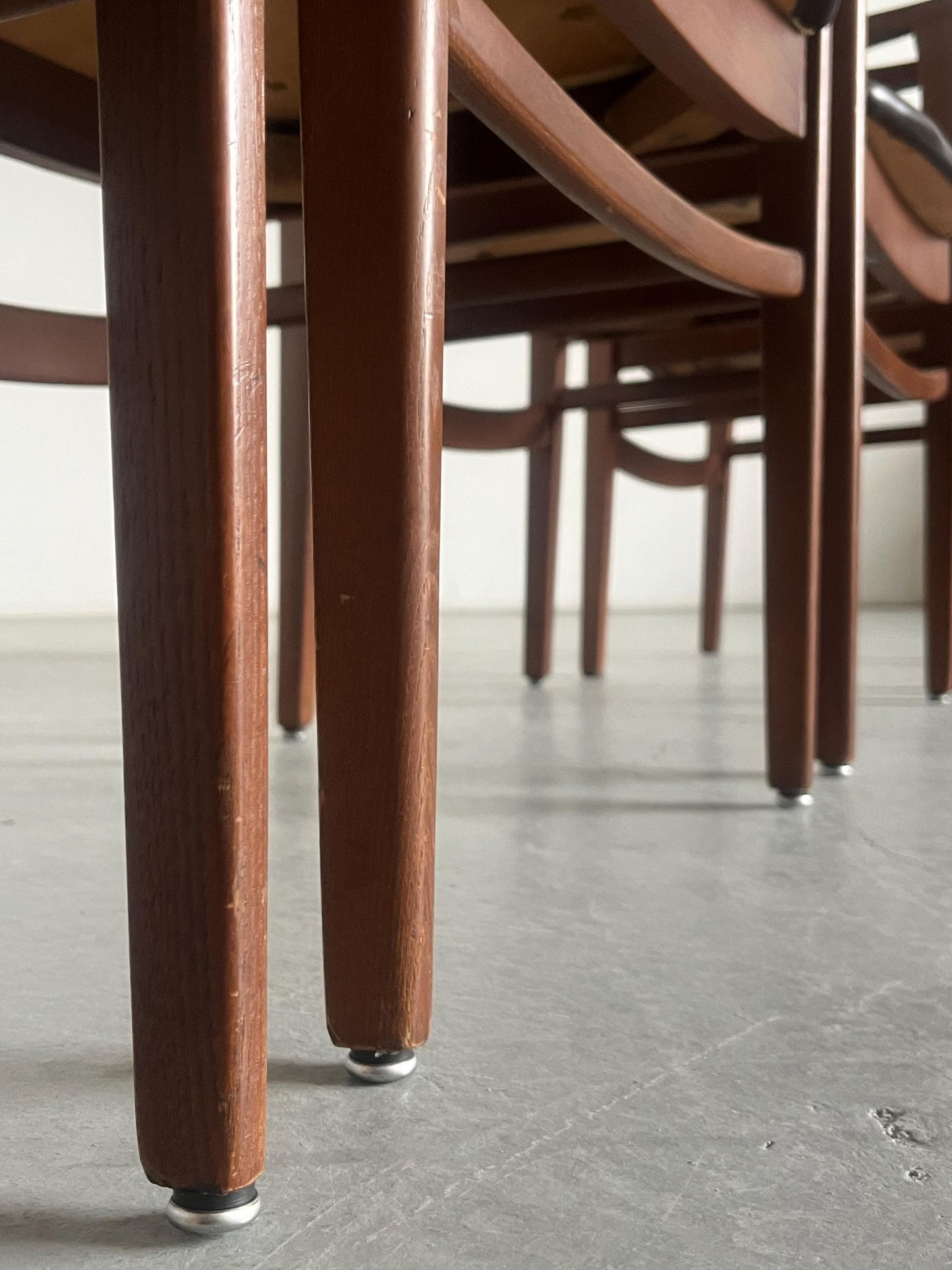 Vintage Armlehnstuhl Buchenholz Kunstleder Dunkelbraun 1970er Italien Set von 4