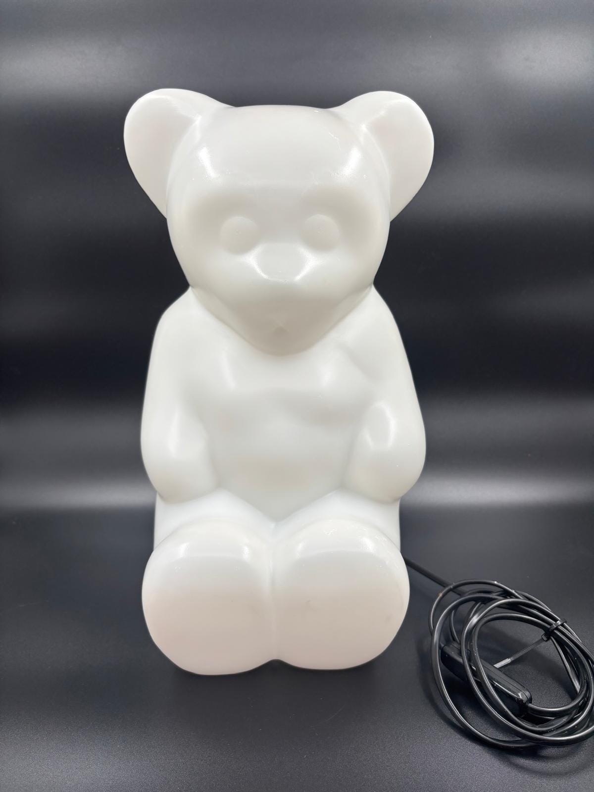 Vintage Tischlampe Der Sitz Bärenlampe von Lumibar weiß