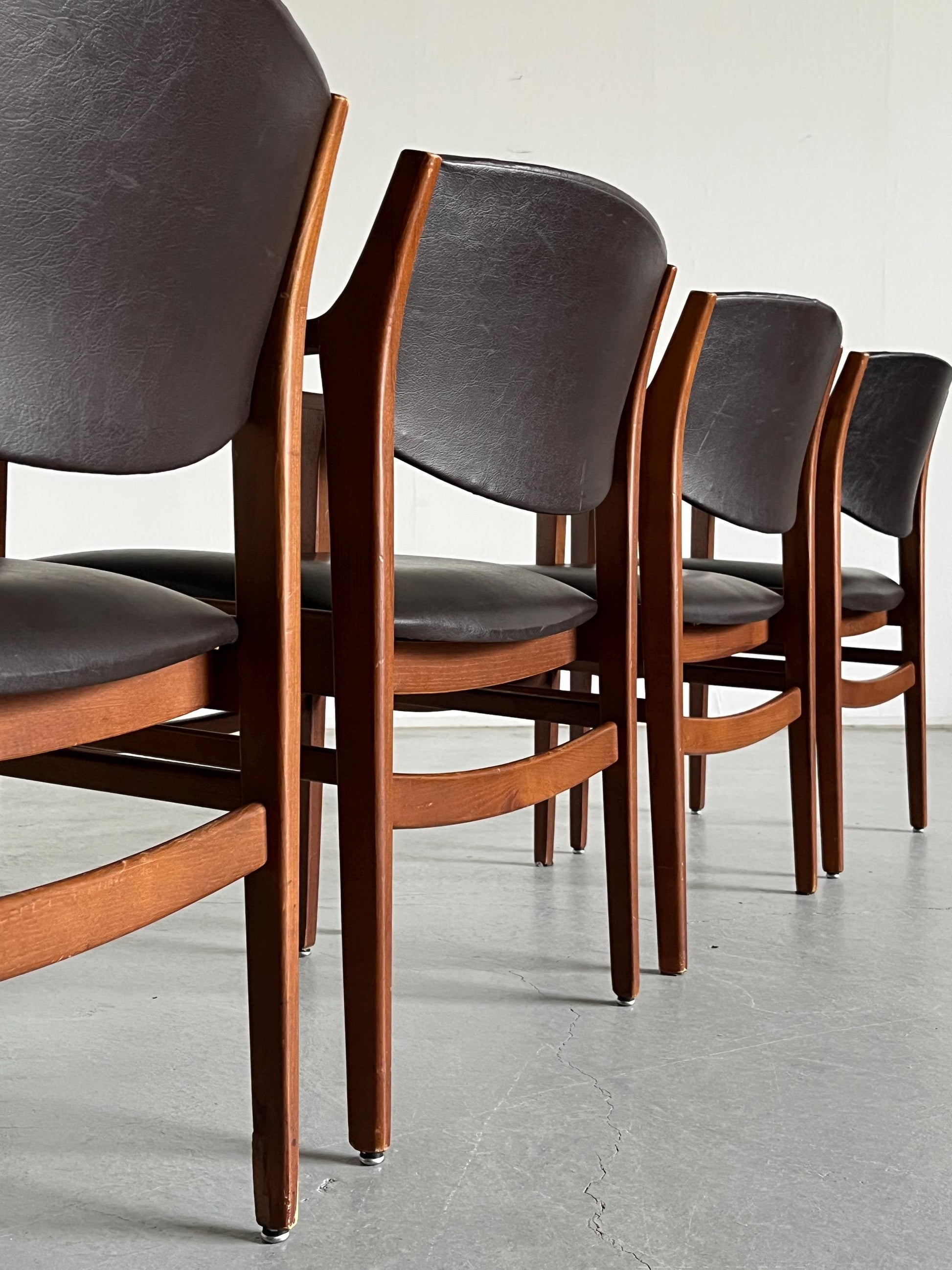 Vintage Armlehnstuhl Buchenholz Kunstleder Dunkelbraun 1970er Italien Set von 4