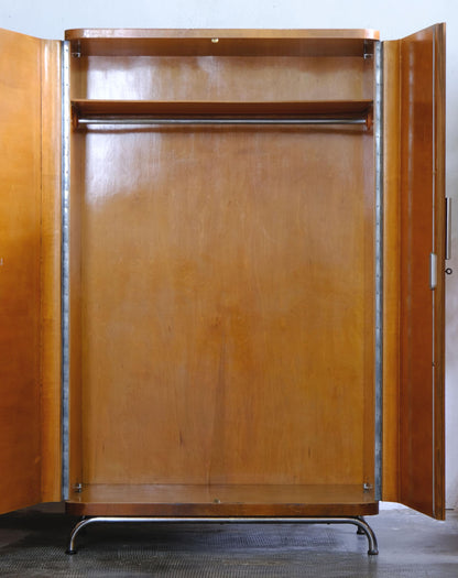 Vintage Bauhaus Kleiderschrank von Robert Slezak zugeschrieben für Bauhaus
