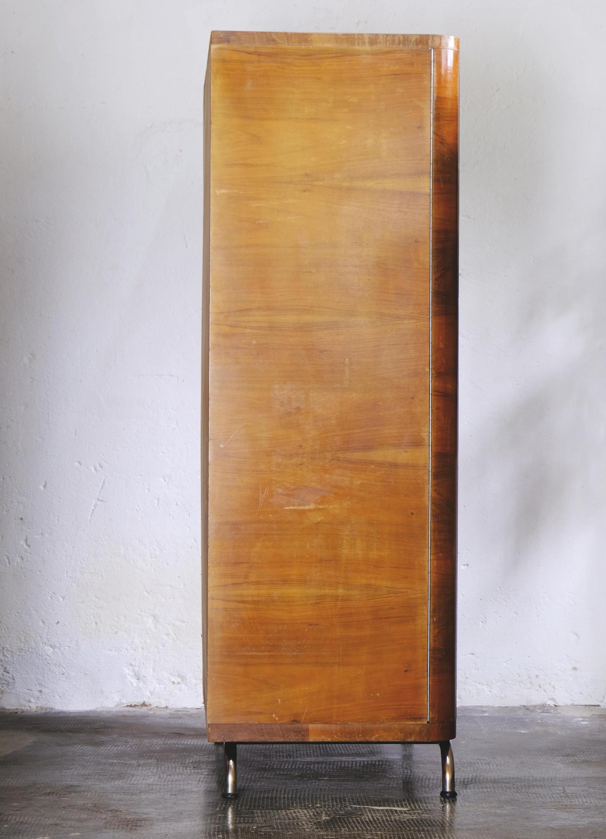 Vintage Bauhaus Kleiderschrank von Robert Slezak zugeschrieben für Bauhaus