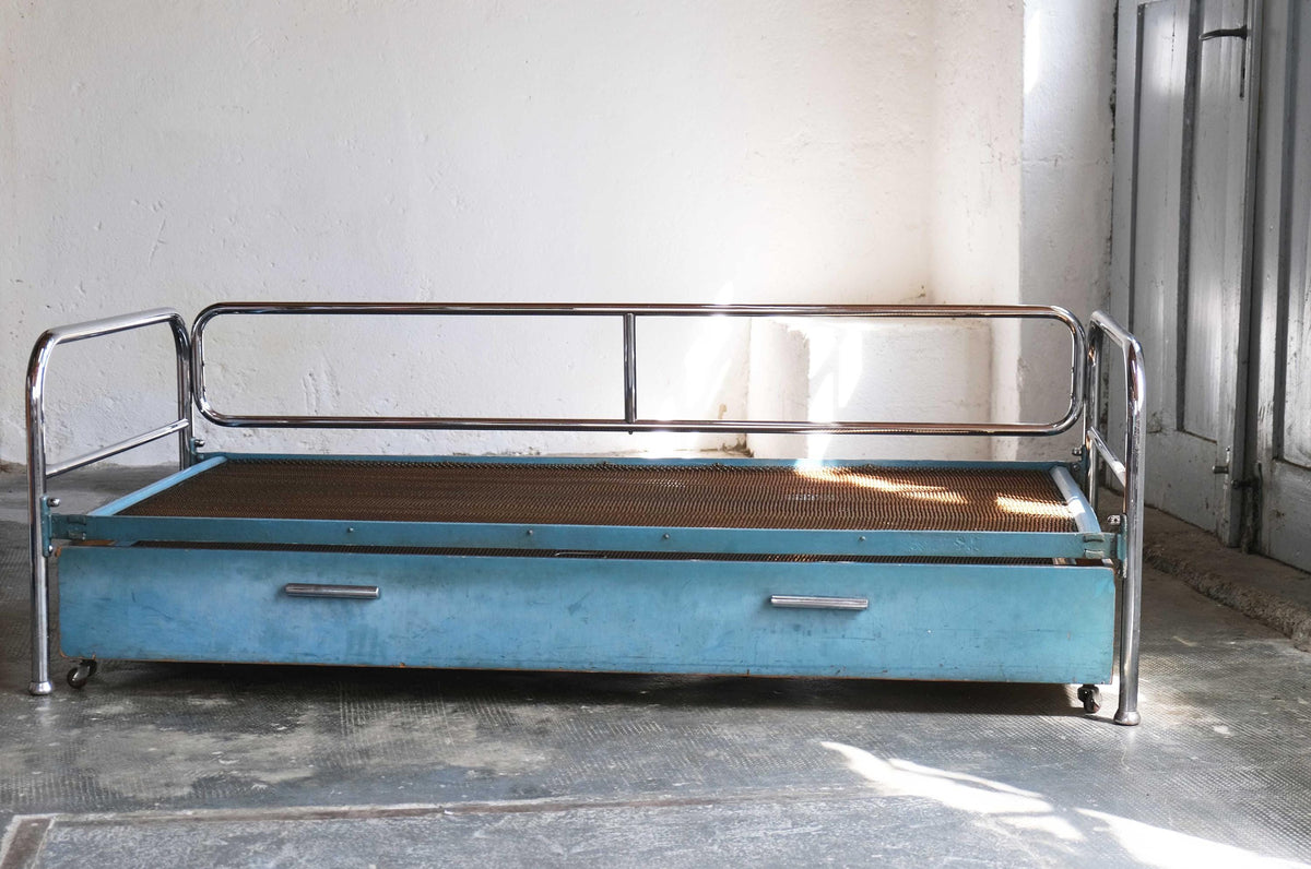 Vintage Sofa Bauhaus ausziehbar mit Schublade von unbekannt für unbekannt sehr selten
