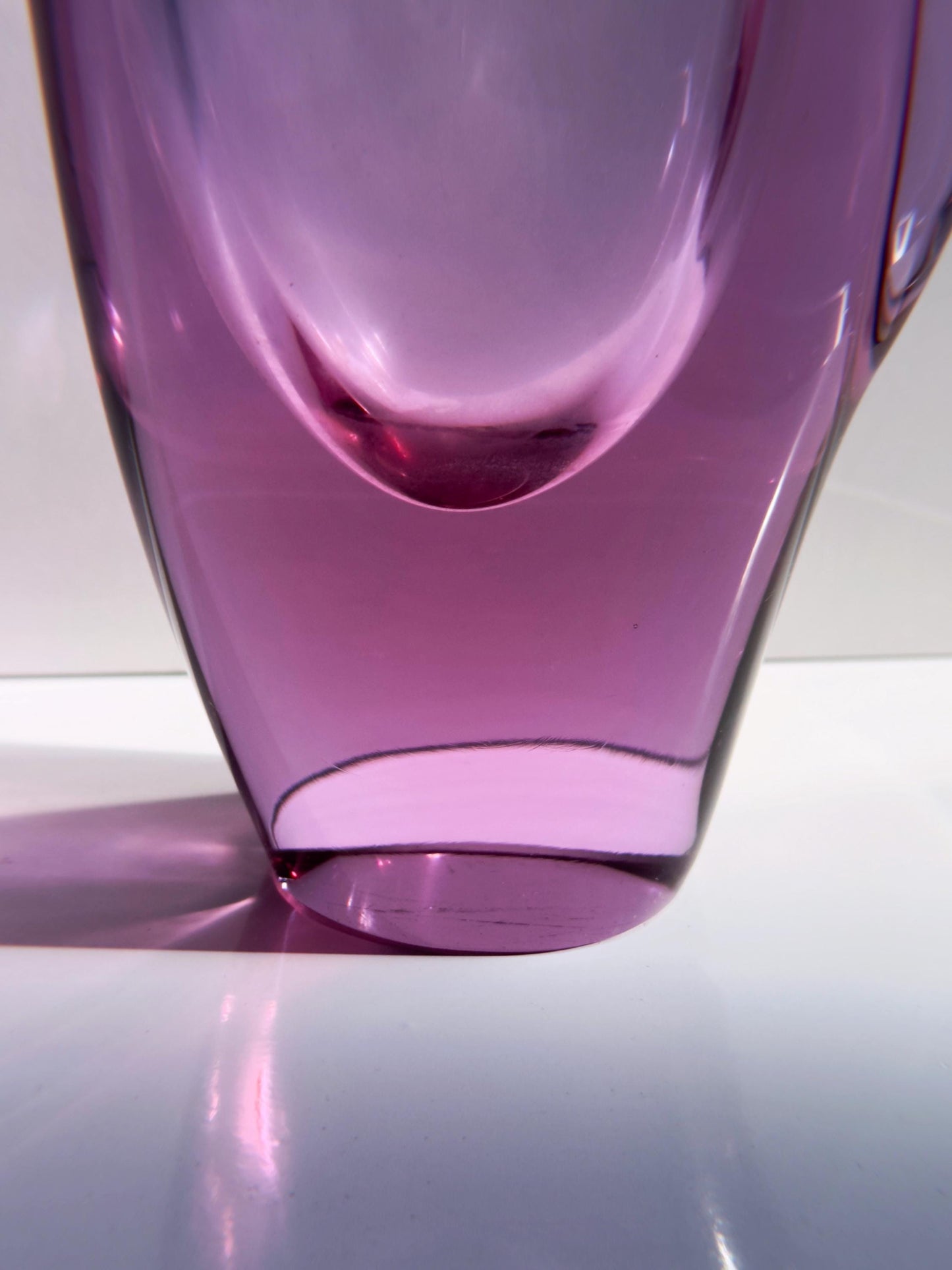 Vintage Vase Alexandrit Neodym von Miroslav Klinger für Železnobrodské sklárny flieder-hellblau