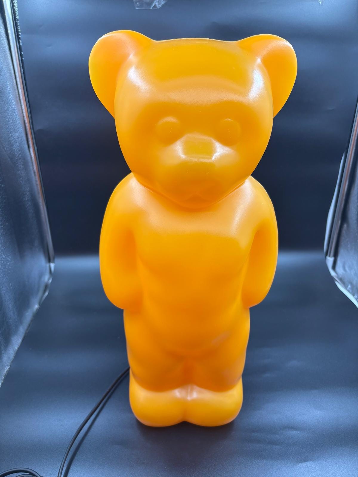 Vintage Tischlampe Der Stehende von Lumibar gelb Bärenform
