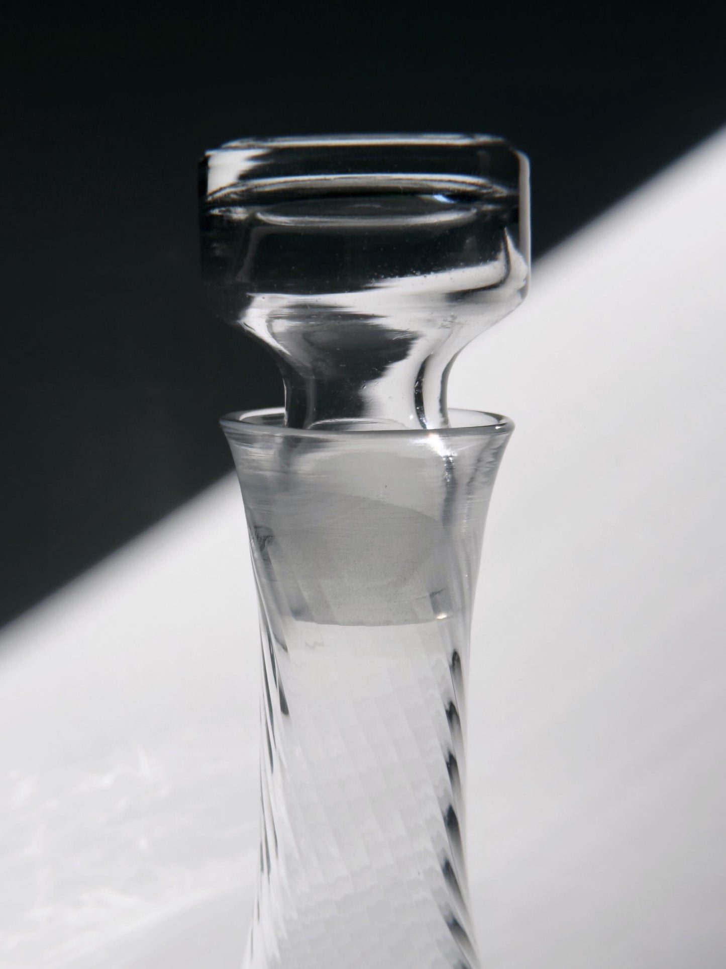 Vintage Dekanter Set von 7 mundgeblasen Swirl Glas