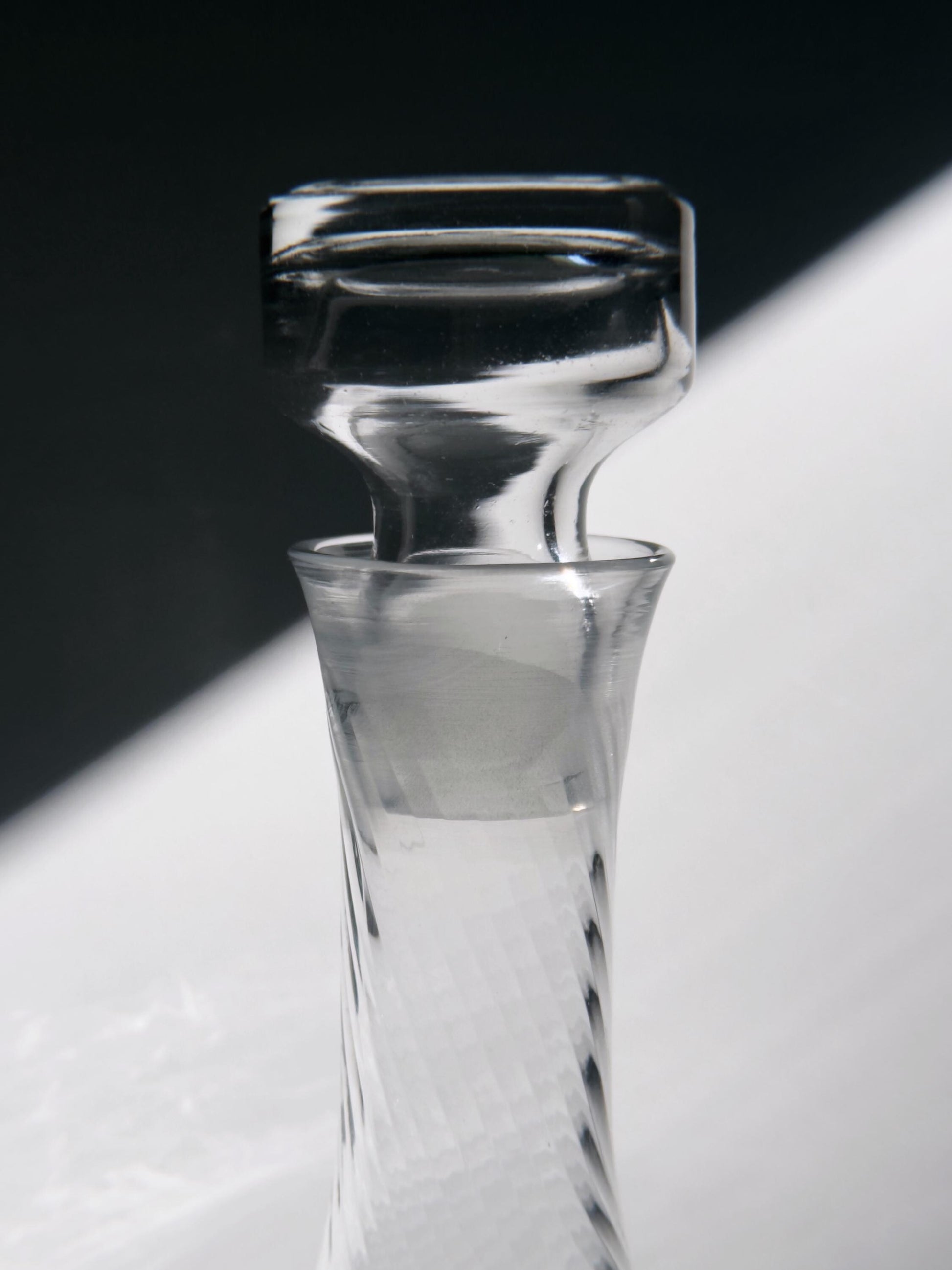 Vintage Dekanter Set von 7 mundgeblasen Swirl Glas