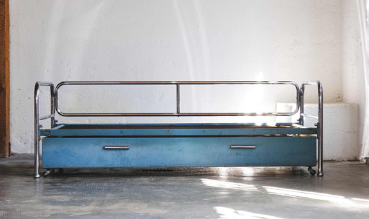 Vintage Sofa Bauhaus ausziehbar mit Schublade von unbekannt für unbekannt sehr selten