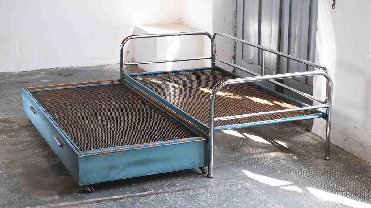 Vintage Sofa Bauhaus ausziehbar mit Schublade von unbekannt für unbekannt sehr selten