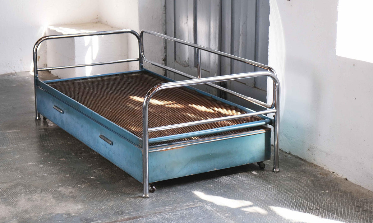 Vintage Sofa Bauhaus ausziehbar mit Schublade von unbekannt für unbekannt sehr selten