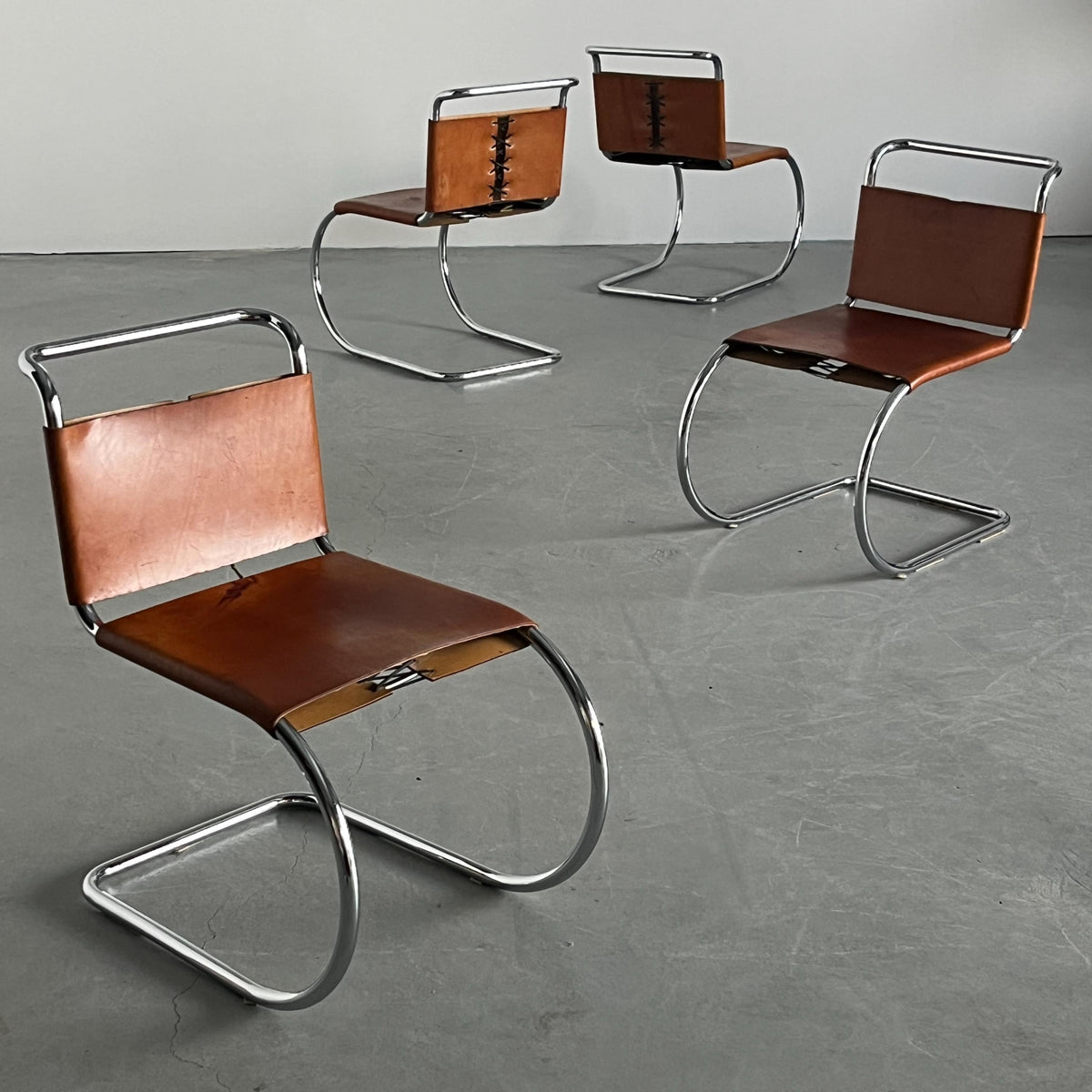 Vintage MR10 Stuhl von Mies van der Rohe für Bononia in Cognacleder Set von 4