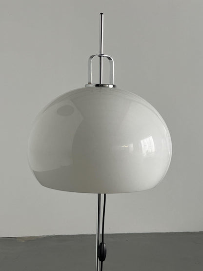 Vintage Lucerna Stehlampe von Harvey Guzzini in Weiß und Chrom, 1970er Jahre