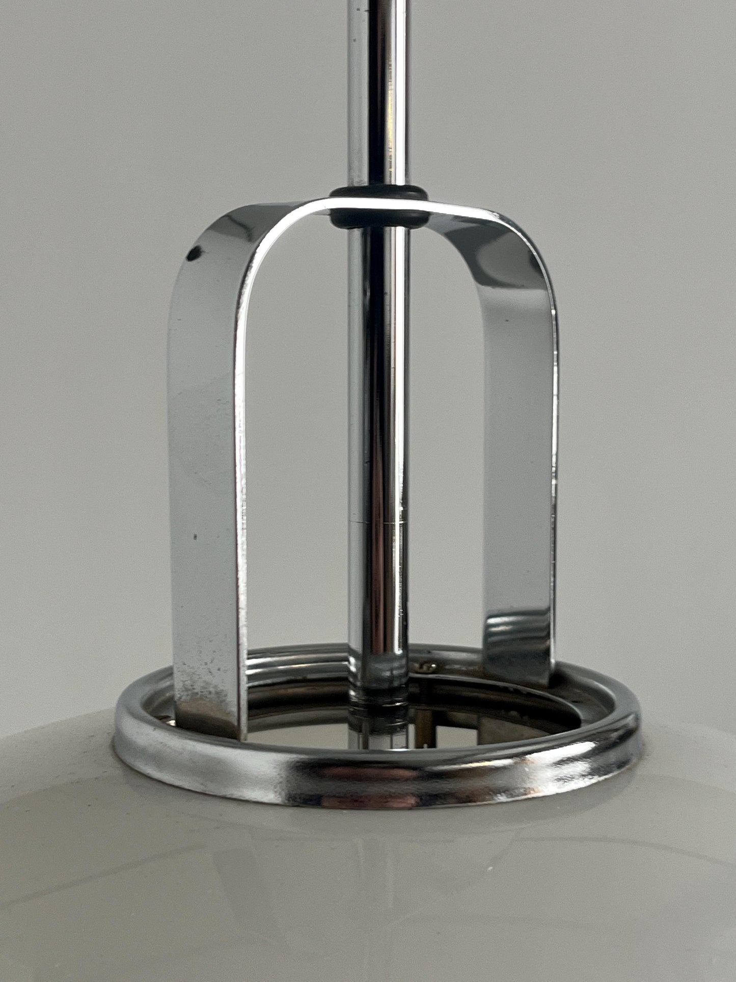 Vintage Lucerna Stehlampe von Harvey Guzzini in Weiß und Chrom, 1970er Jahre