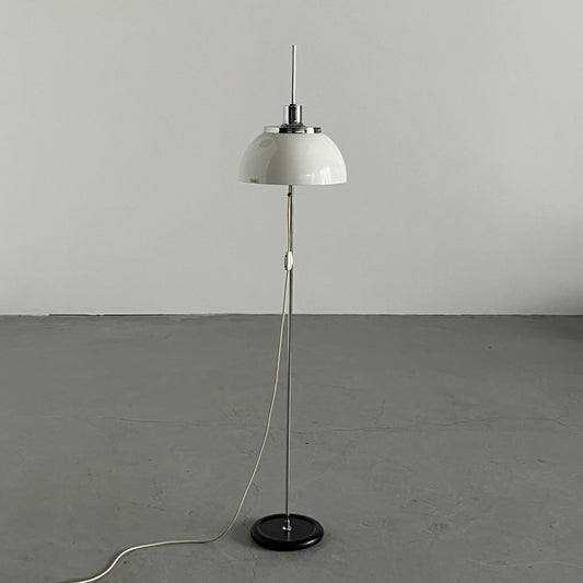 Vintage Faro Stehlampe von Luigi Massoni für Guzzini in Weiß Kunststoff, 1971