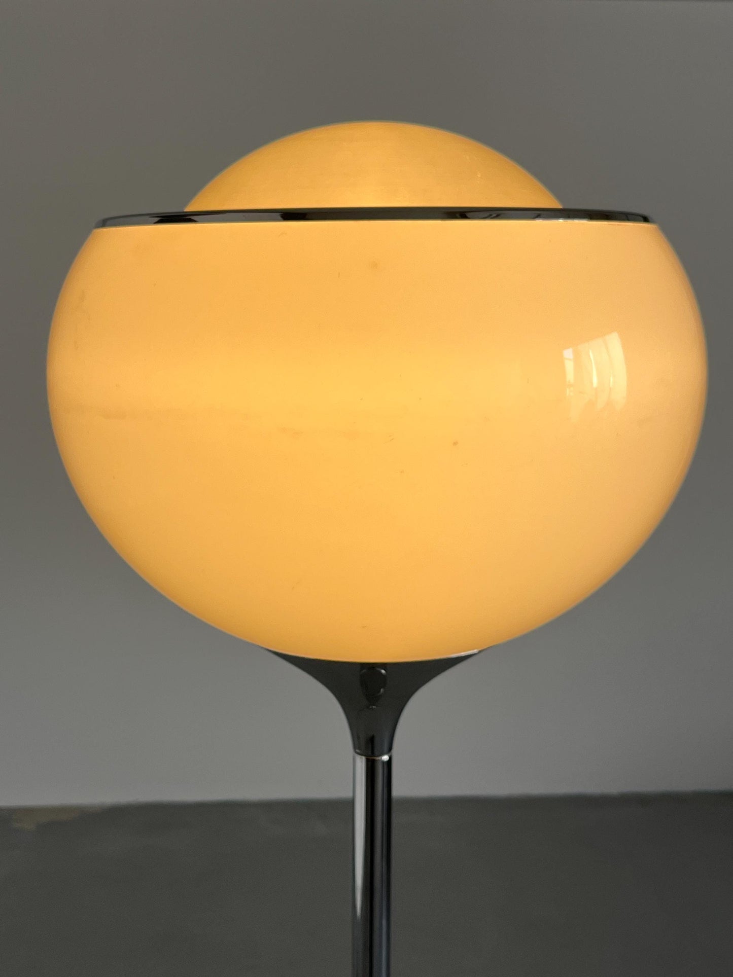 Vintage Big Bud Space Age Stehlampe von Harvey Guzzini Weiß Chrom 1968